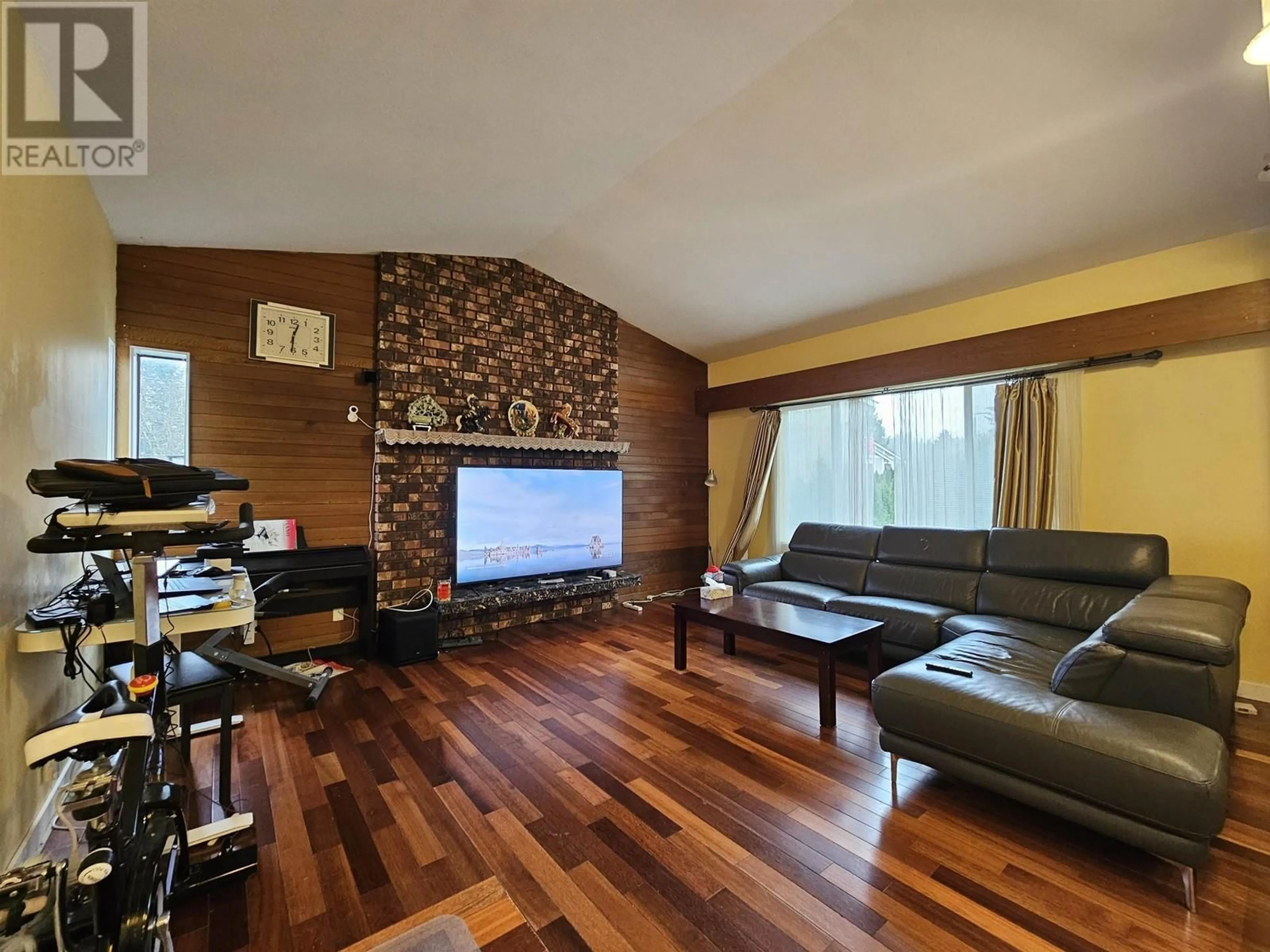 Living room with furniture, wood/laminate floor for 1208 ENTRANCE COURT, Coquitlam British Columbia V3E1E5