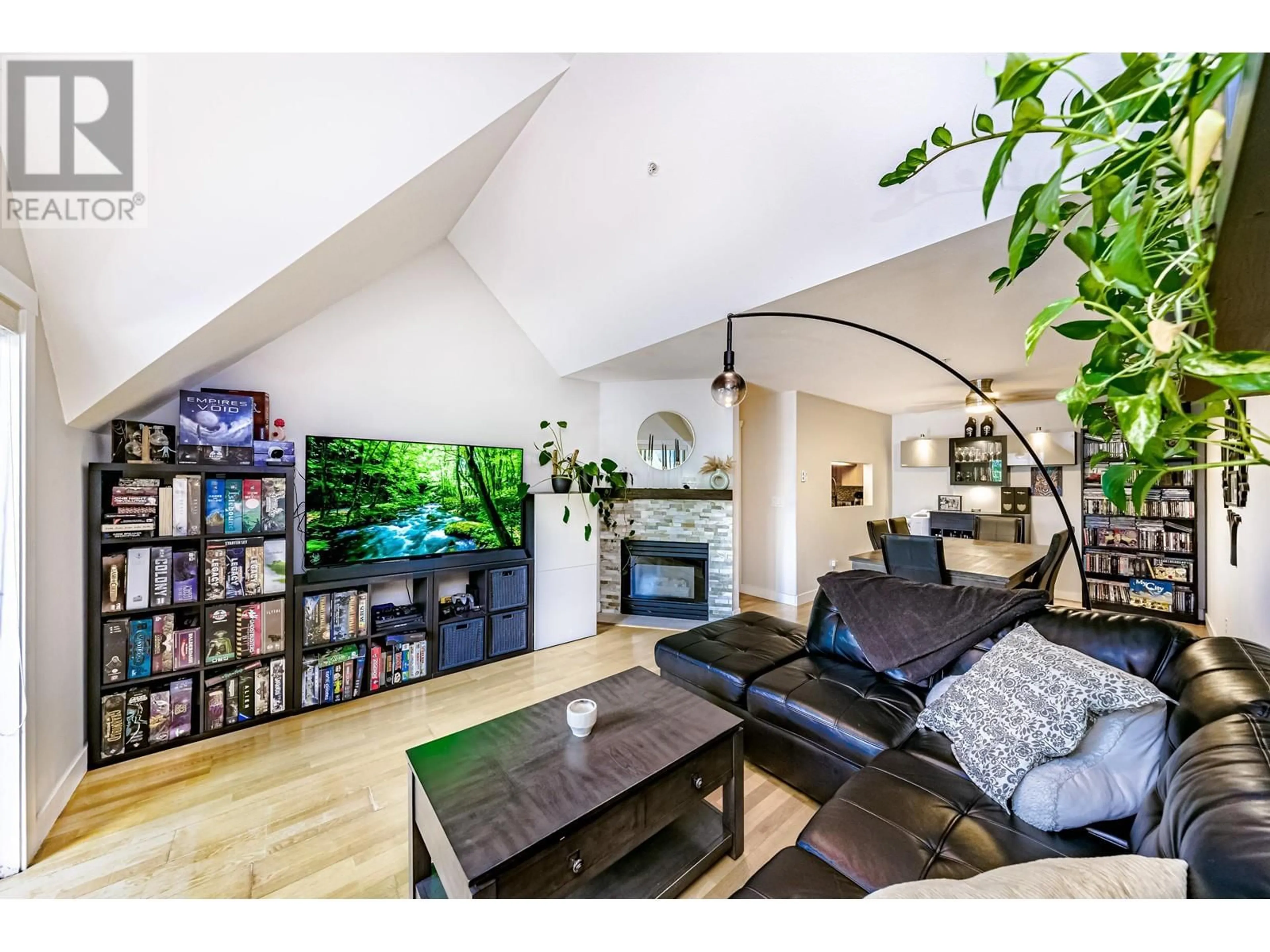 Living room with furniture, wood/laminate floor for 302 - 19241 FORD ROAD, Pitt Meadows British Columbia V3Y2N4