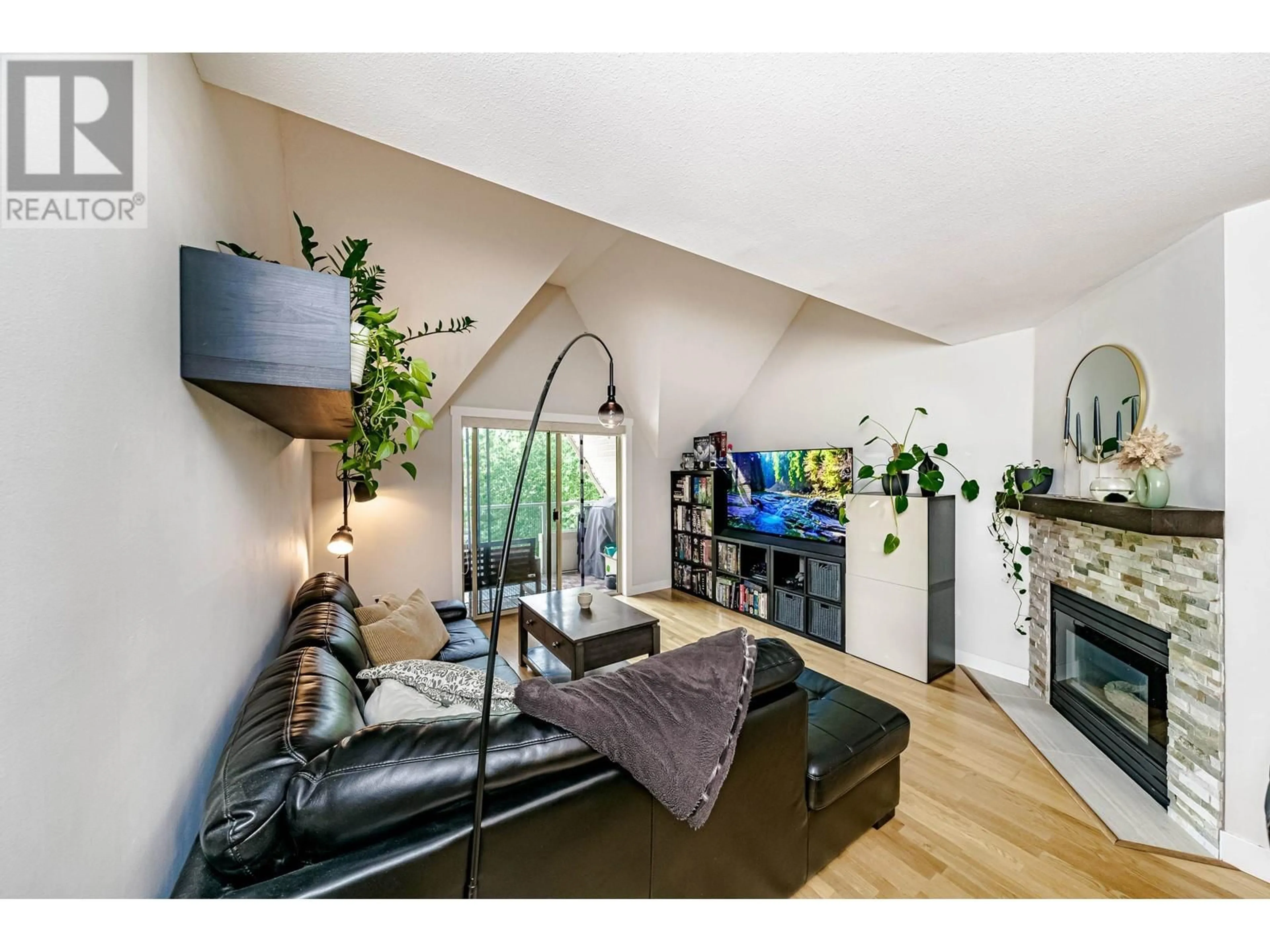 Living room with furniture, wood/laminate floor for 302 - 19241 FORD ROAD, Pitt Meadows British Columbia V3Y2N4