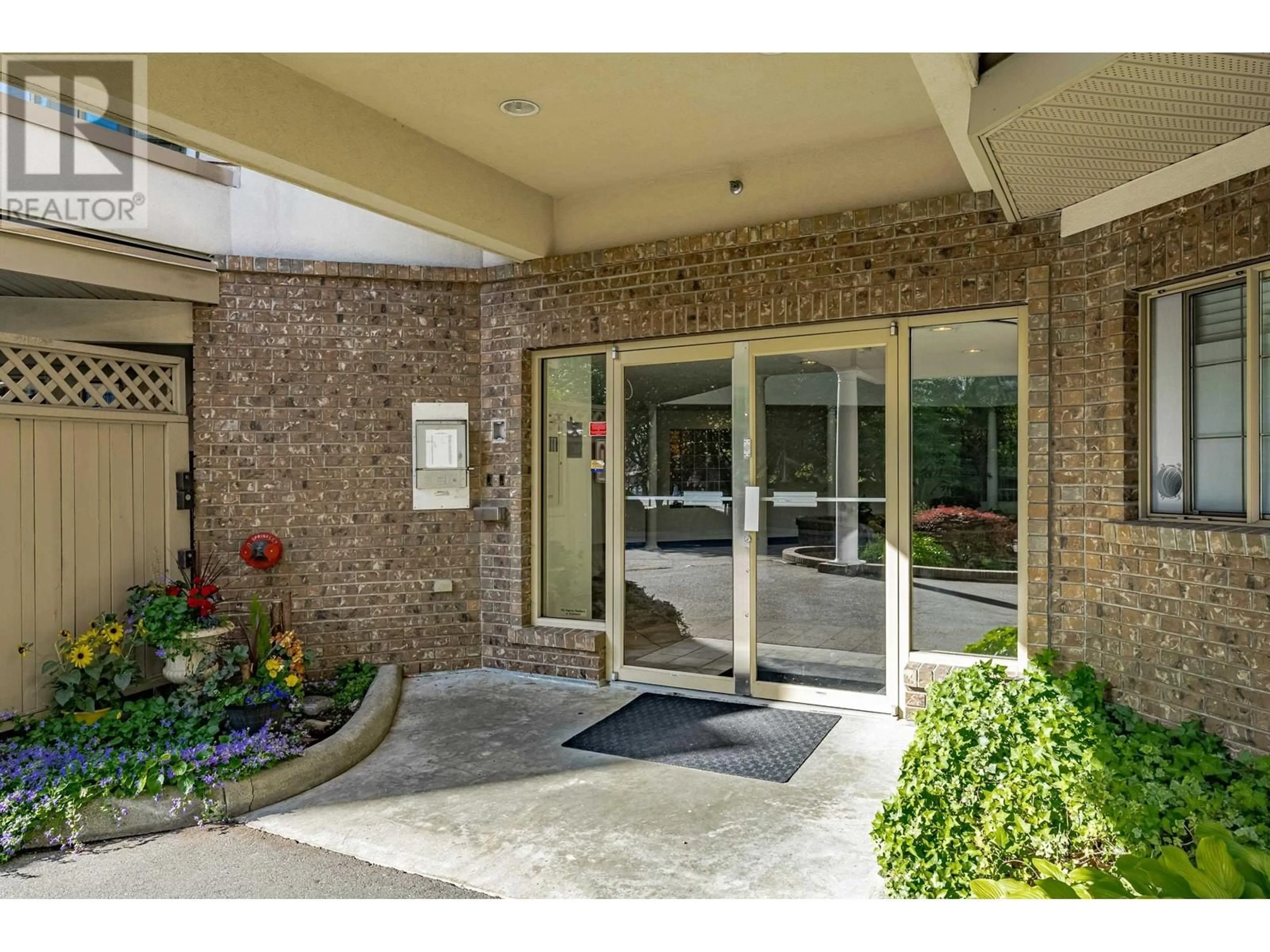 Indoor entryway for 302 19241 FORD ROAD, Pitt Meadows British Columbia V3Y2N4