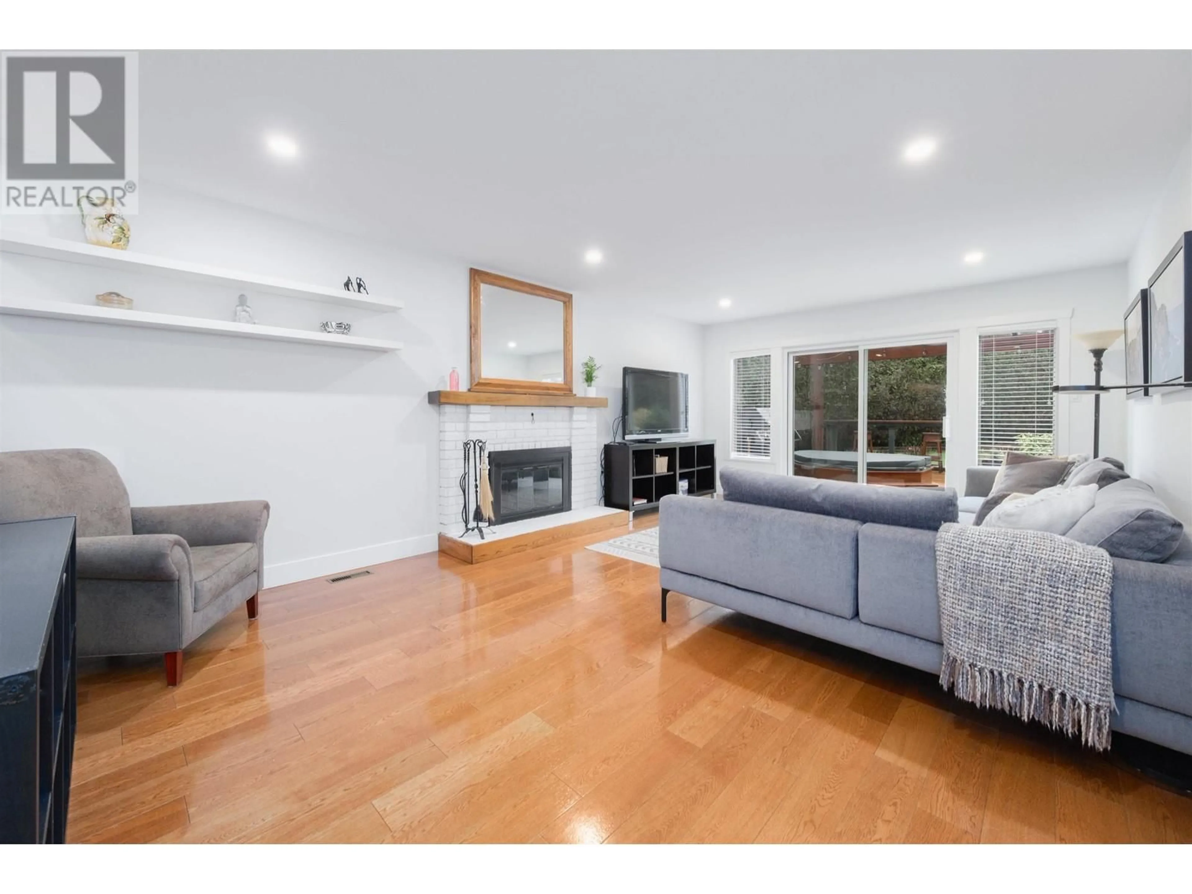 Living room with furniture, wood/laminate floor for 651 WILDING PLACE, North Vancouver British Columbia V7N4J2