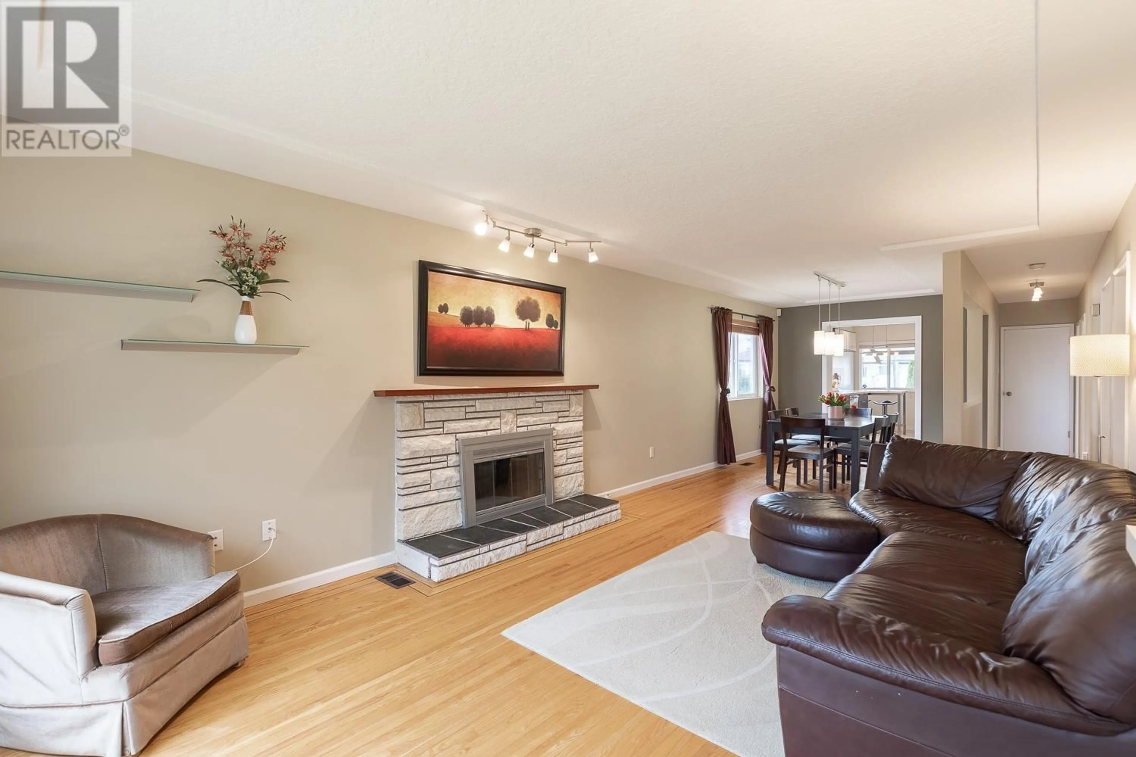 Living room with furniture, wood/laminate floor for 2824 E 44TH AVENUE, Vancouver British Columbia V5R3A6