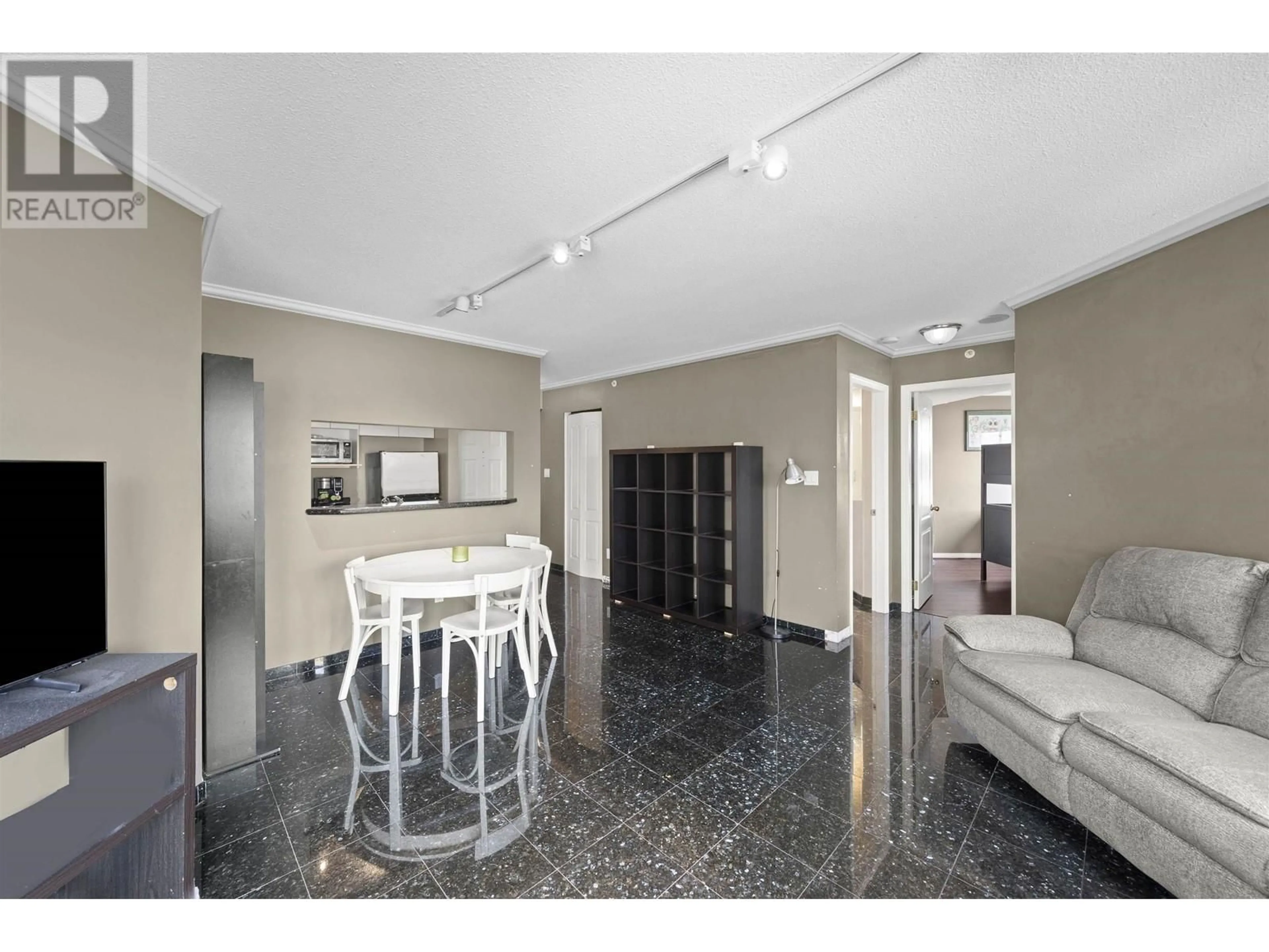 Indoor foyer for 1109 3455 ASCOT PLACE, Vancouver British Columbia V5R6B7