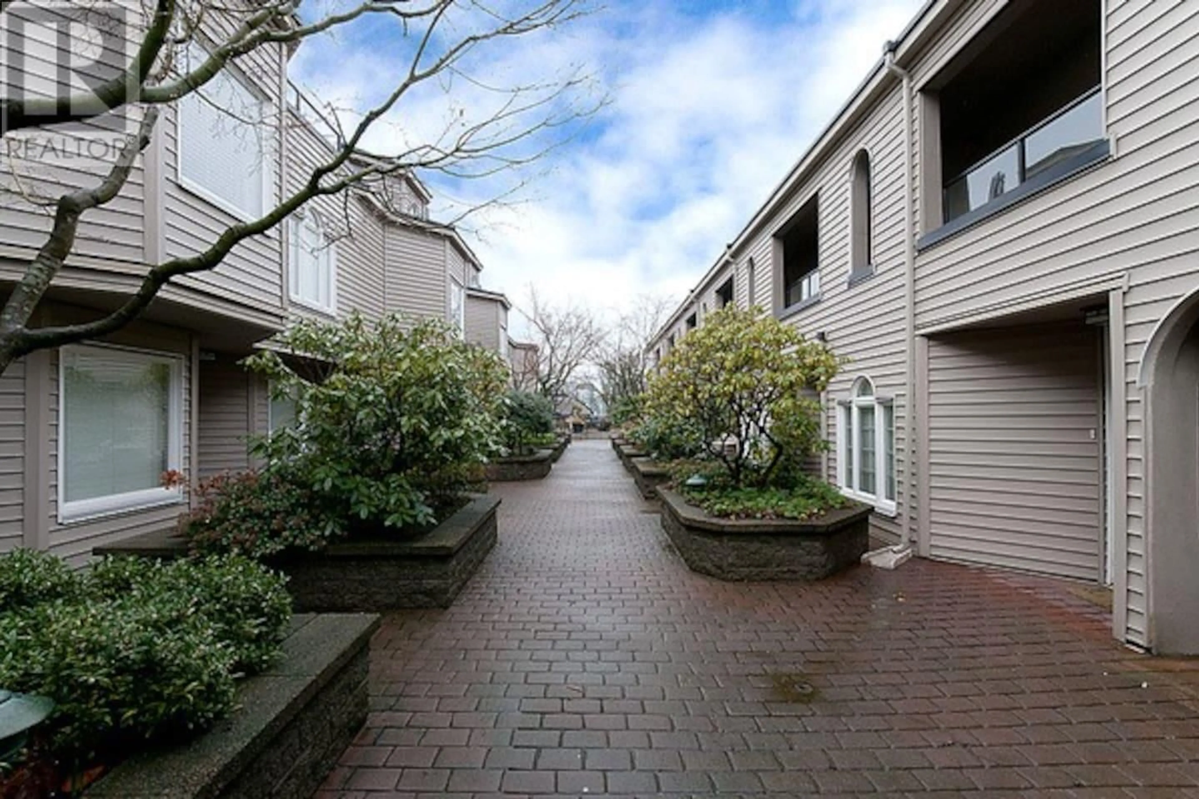 Patio, street for 4 1101 W 8TH AVENUE, Vancouver British Columbia V6H1C5