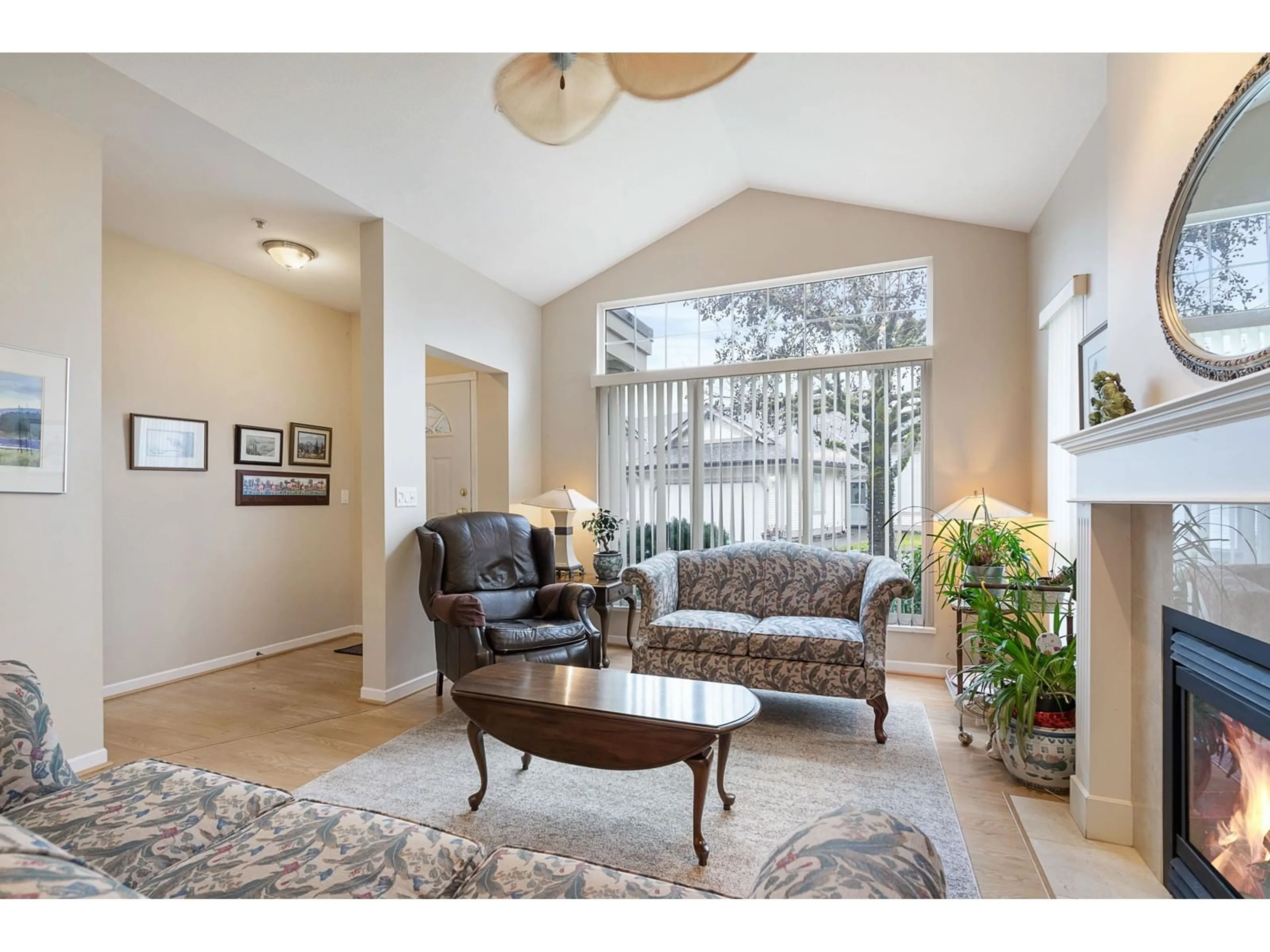 Living room with furniture, unknown for 100 9025 216TH STREET, Langley British Columbia V1M2Z8