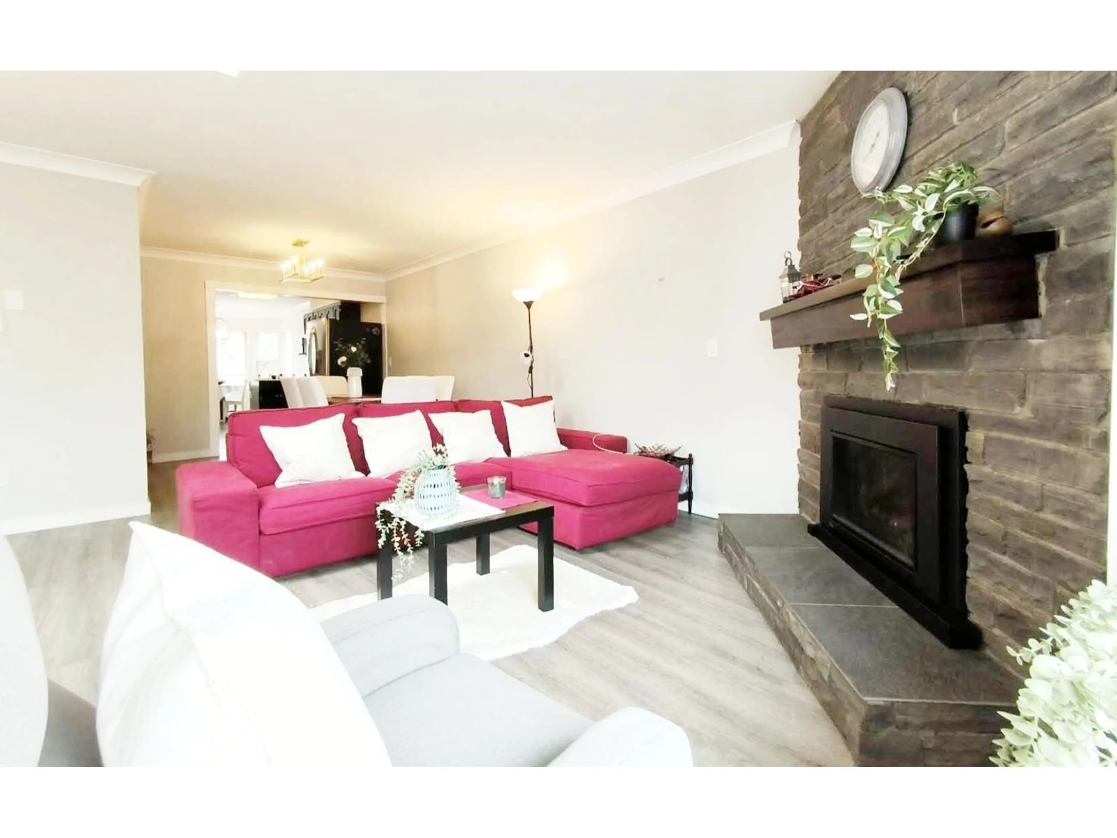 Living room with furniture, unknown for 2116 WINSTON, Langley British Columbia V2Y1H5