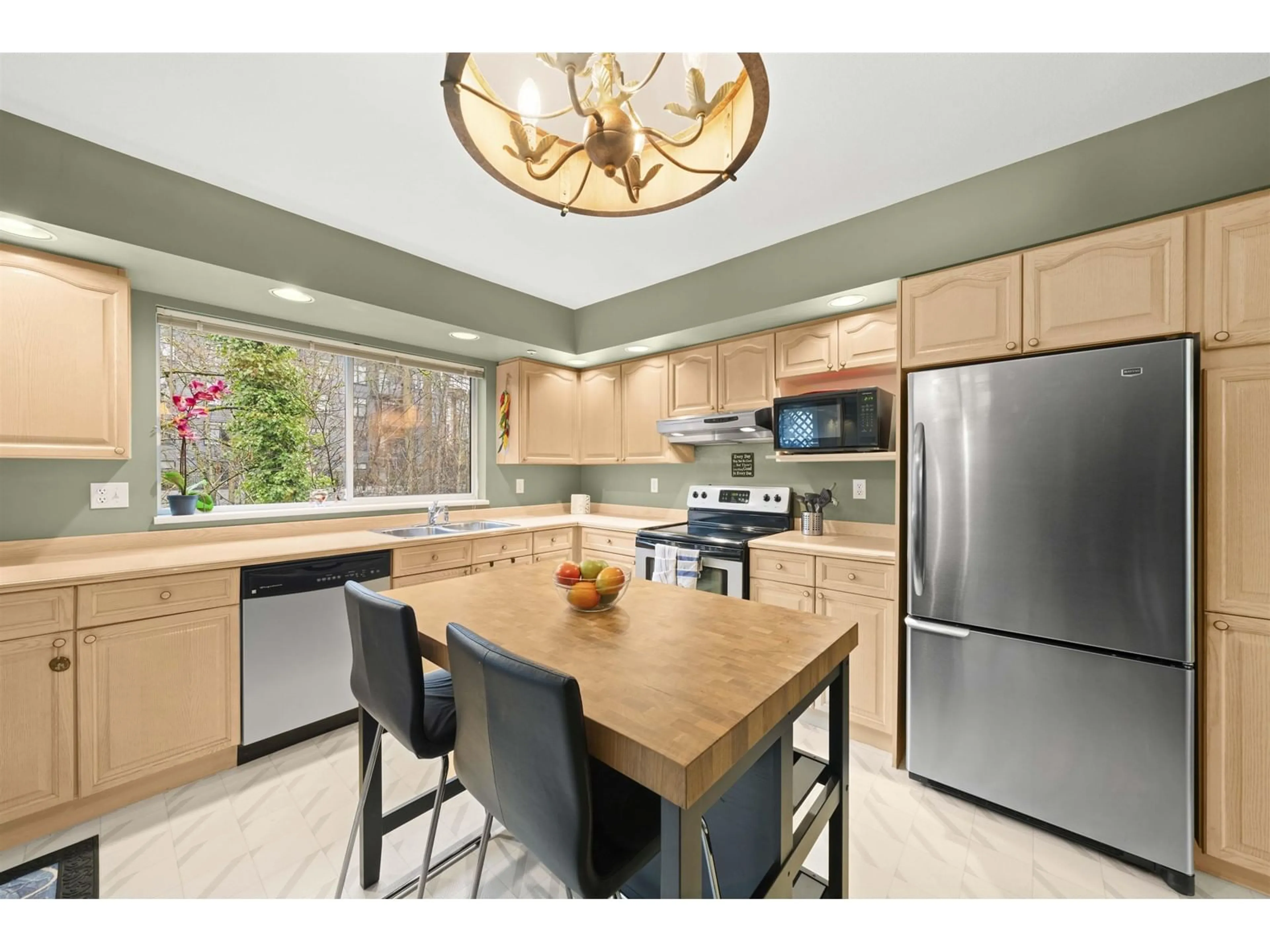 Open concept kitchen, unknown for 107 5776 200 STREET, Langley British Columbia V3A1M8