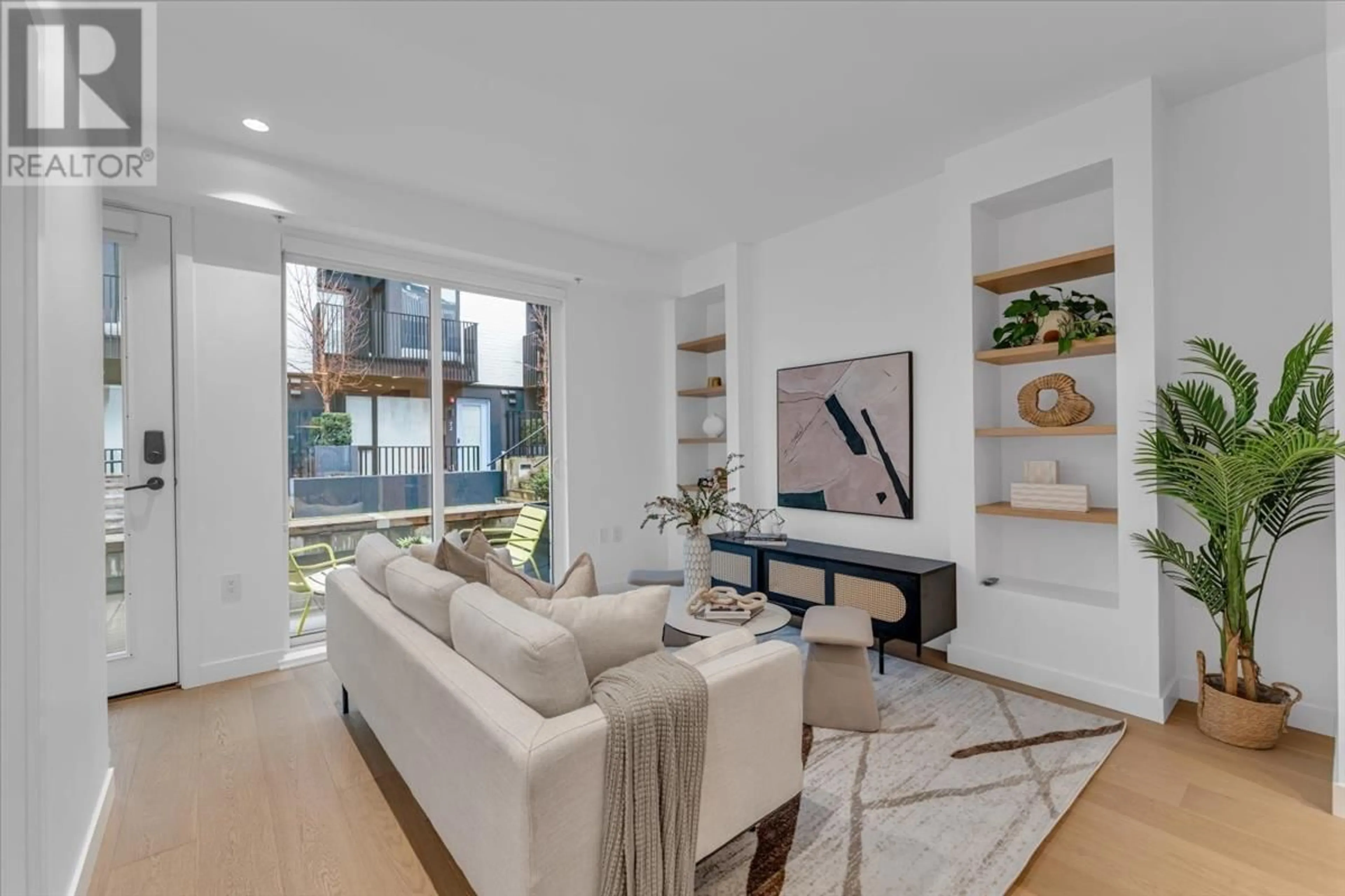 Living room with furniture, unknown for 34 - 92 KING EDWARD AVENUE, Vancouver British Columbia V5Y0N6