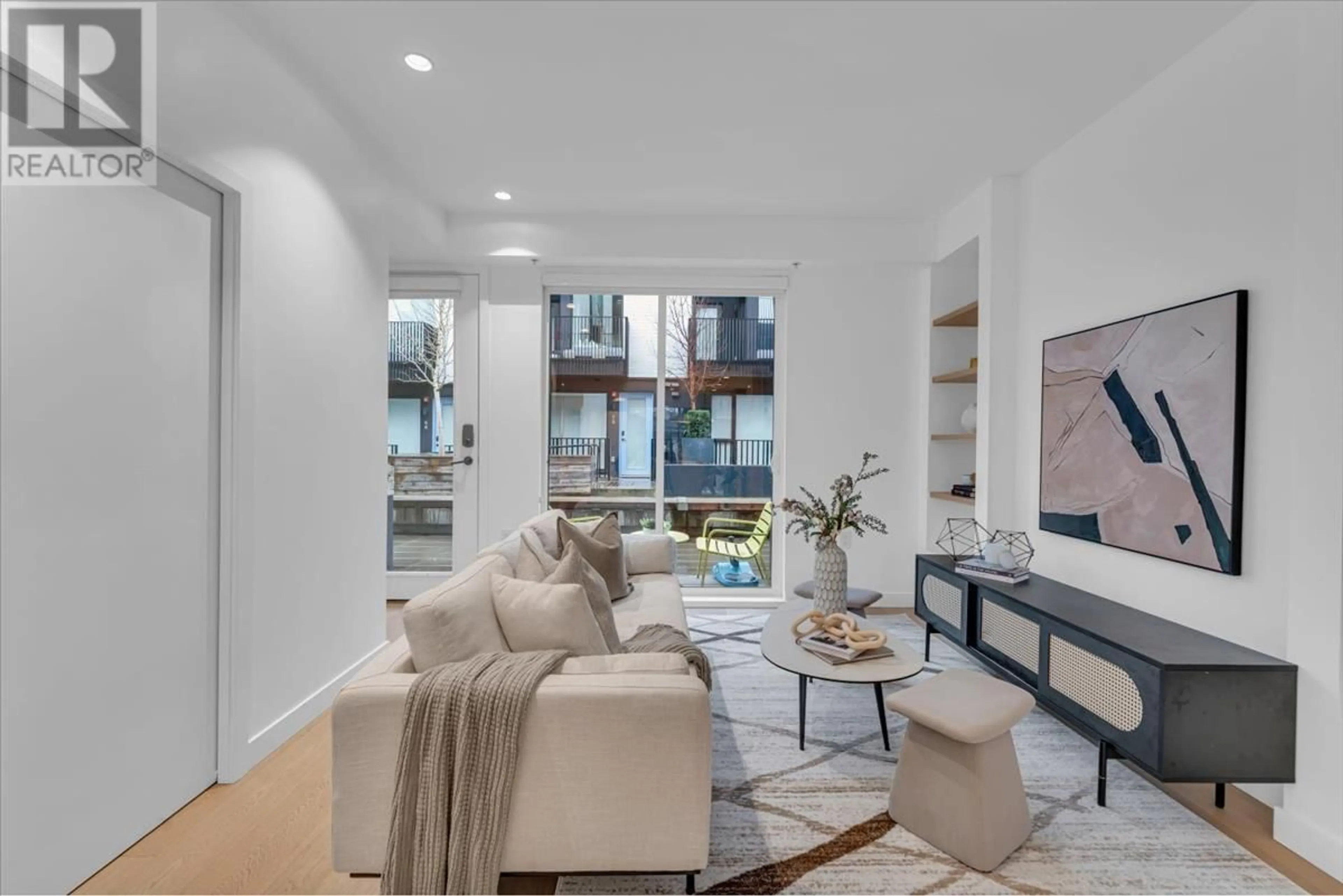 Living room with furniture, unknown for 34 - 92 KING EDWARD AVENUE, Vancouver British Columbia V5Y0N6