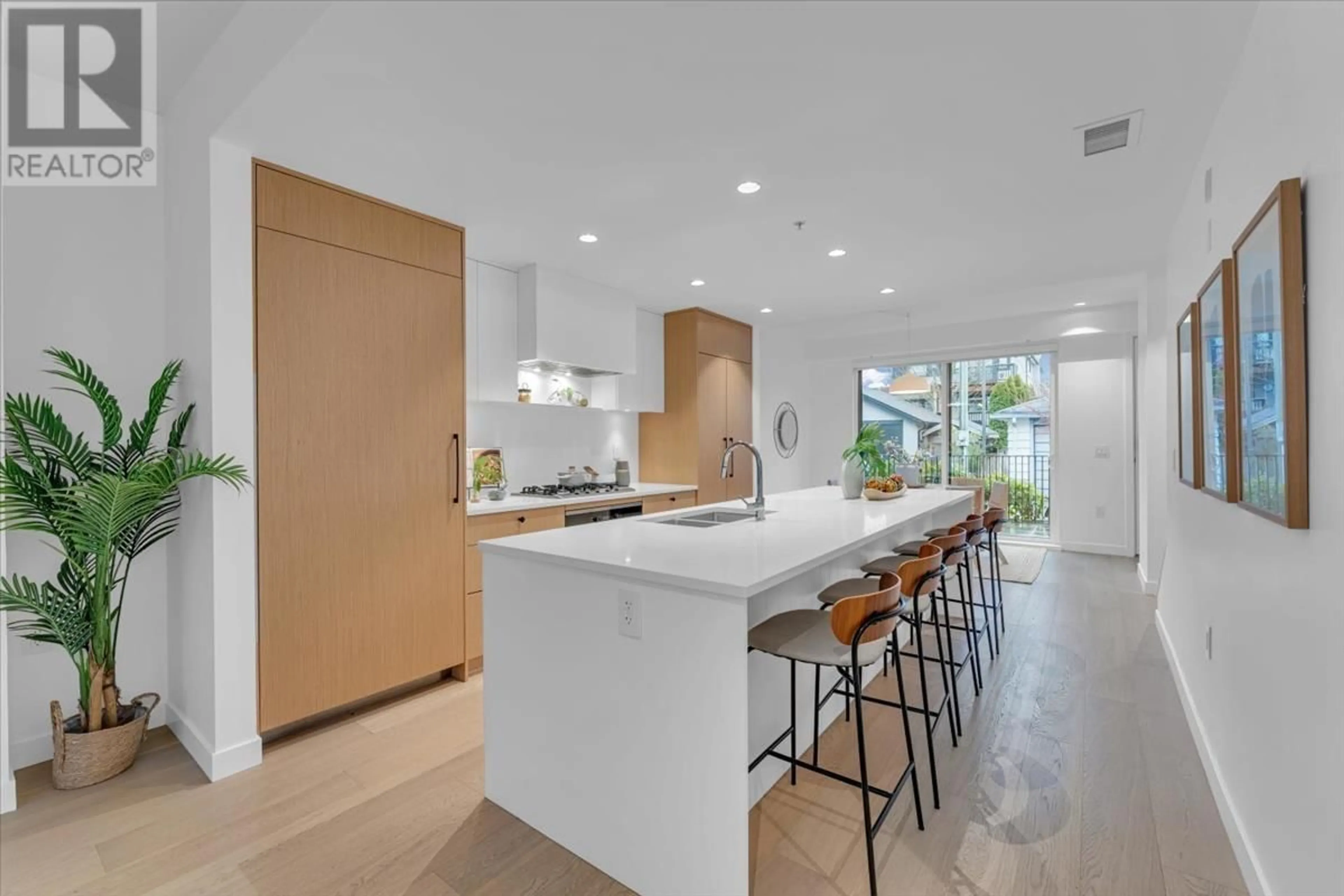 Open concept kitchen, ceramic/tile floor for 34 92 W KING EDWARD AVENUE, Vancouver British Columbia V5Y0N6