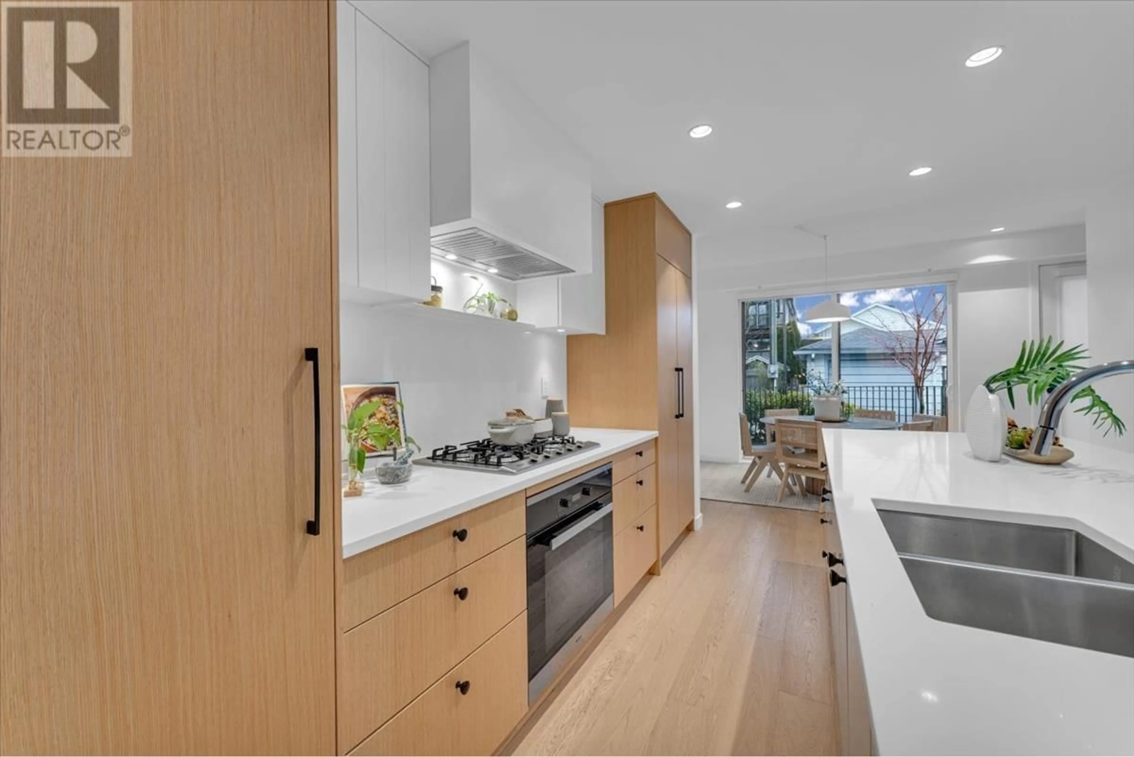 Contemporary kitchen, unknown for 34 92 W KING EDWARD AVENUE, Vancouver British Columbia V5Y0N6