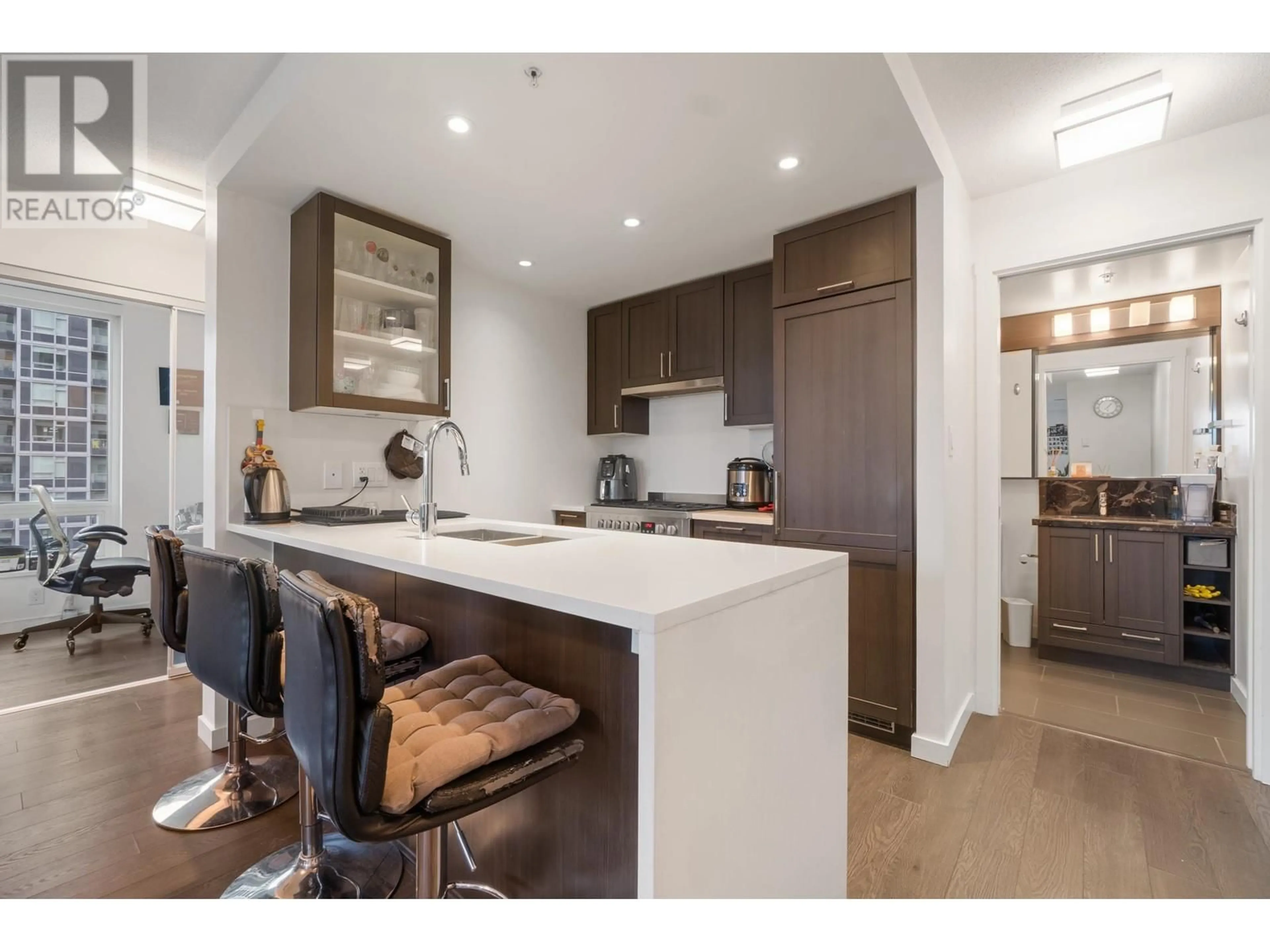 Open concept kitchen, unknown for 1807 5515 BOUNDARY ROAD, Vancouver British Columbia V5R0E3