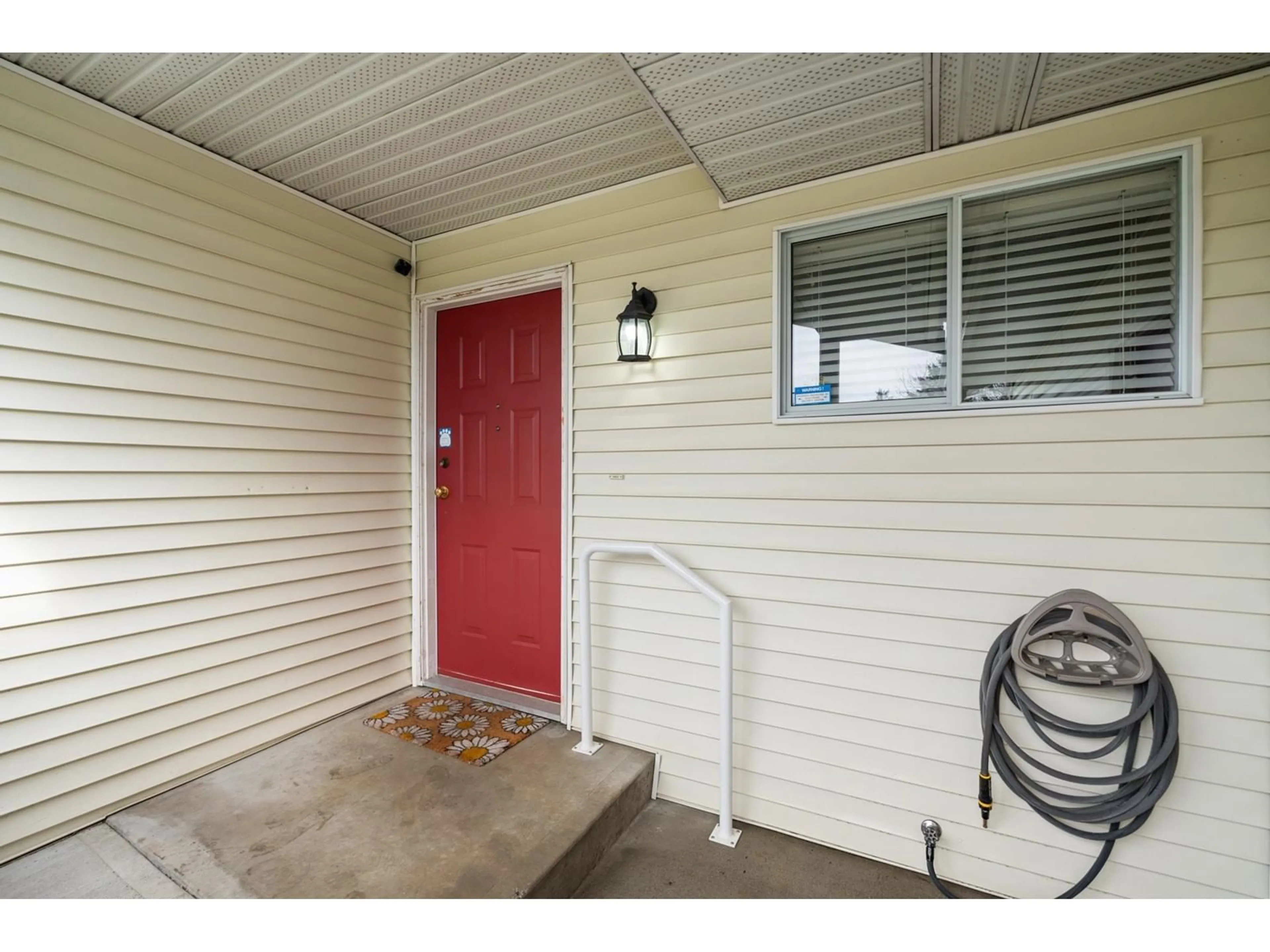 Indoor entryway for 8446 119A STREET, Delta British Columbia V4C7Z5