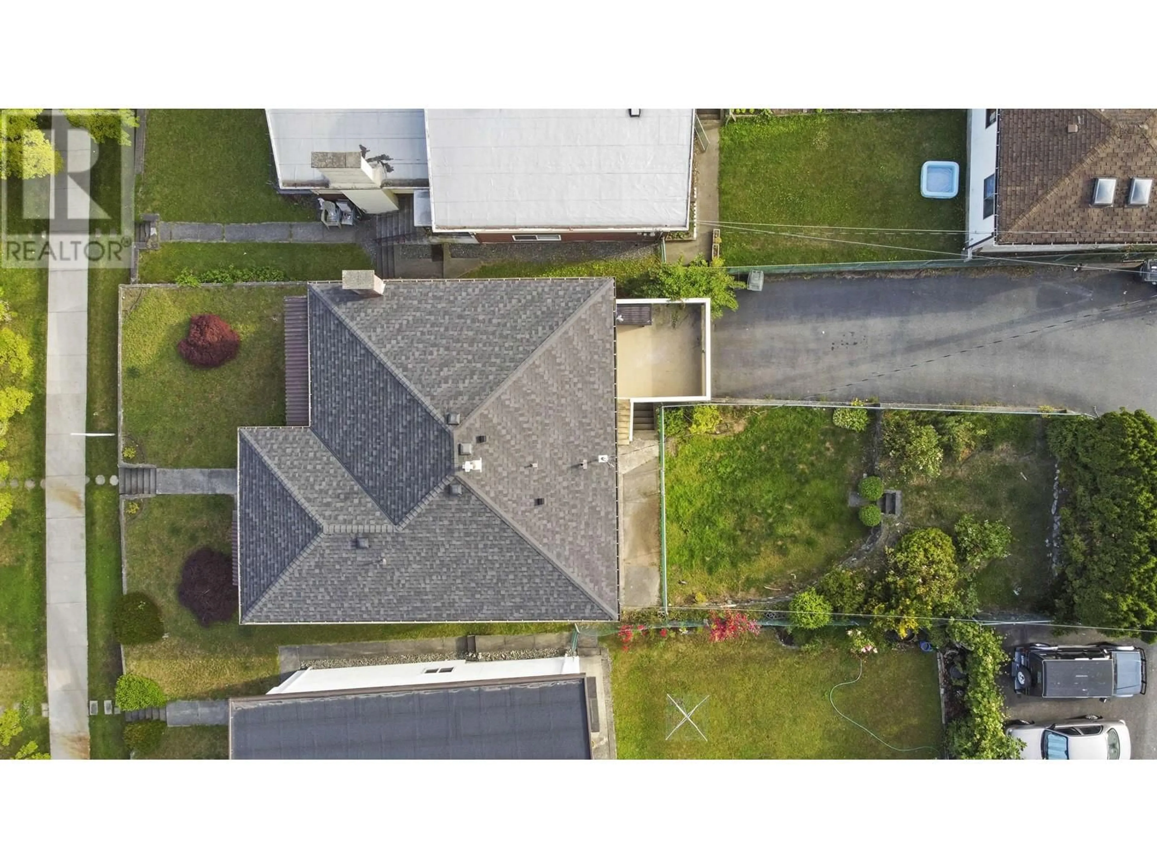 A pic from outside/outdoor area/front of a property/back of a property/a pic from drone, street for 8215 ELLIOTT STREET, Vancouver British Columbia V5S2P3