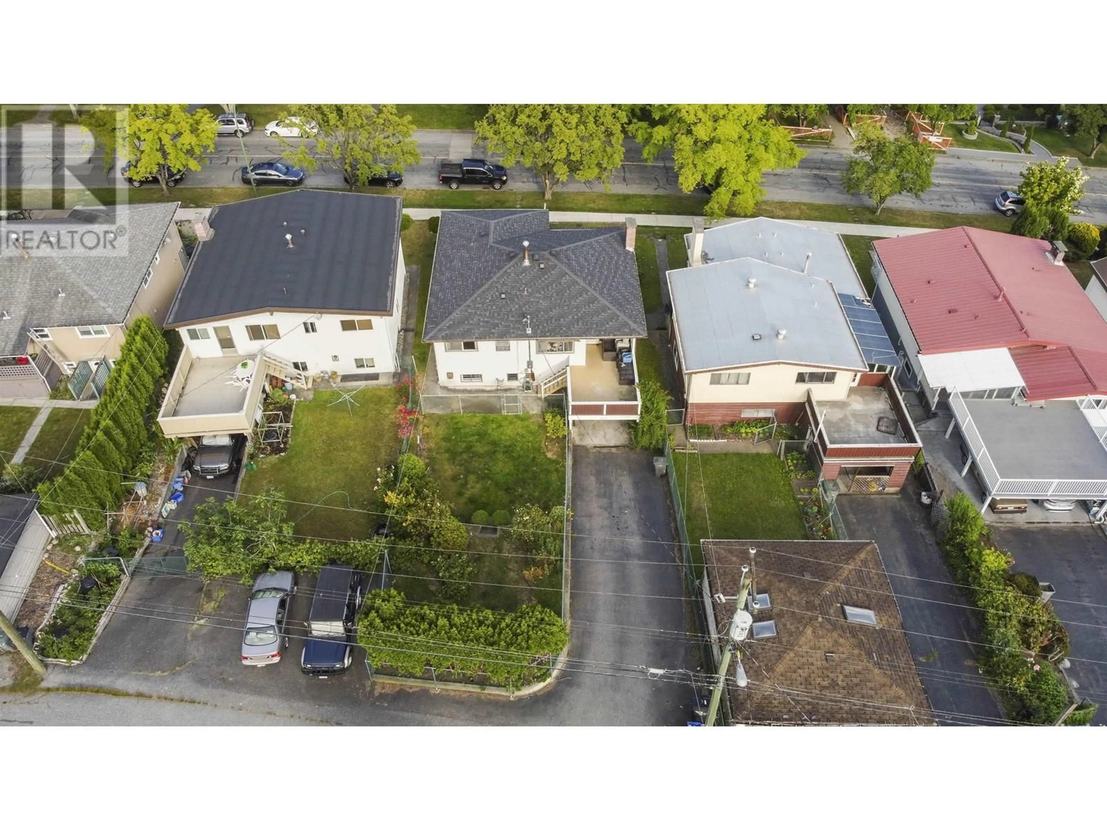 A pic from outside/outdoor area/front of a property/back of a property/a pic from drone, street for 8215 ELLIOTT STREET, Vancouver British Columbia V5S2P3