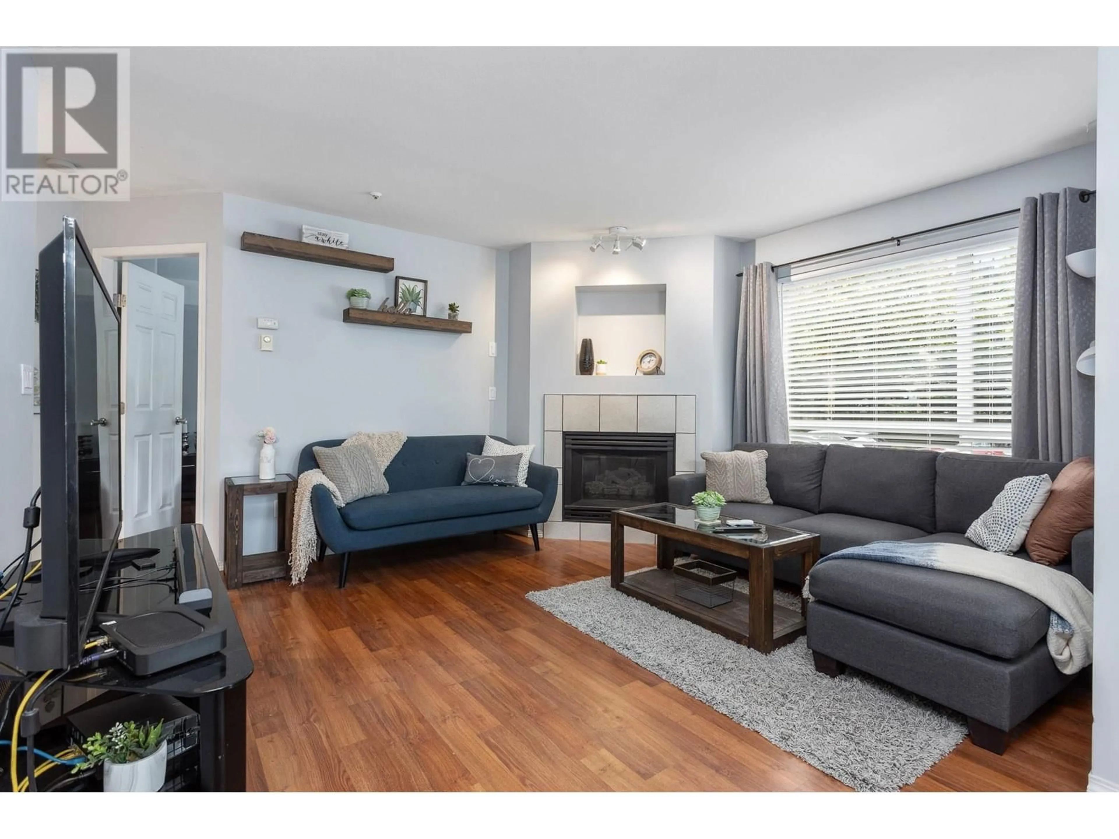 Living room with furniture, wood/laminate floor for 106 - 2437 WELCHER AVENUE, Port Coquitlam British Columbia V3C1X8