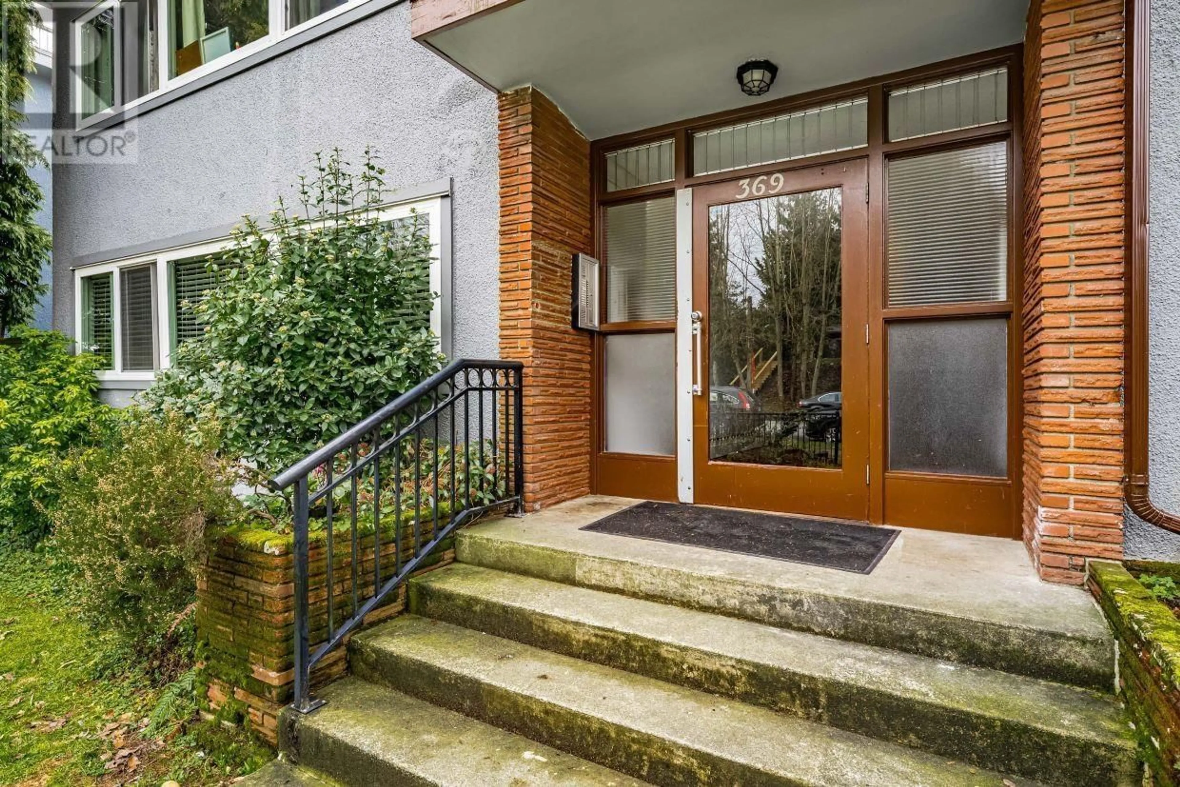 Indoor entryway for 6 - 369 4TH STREET, North Vancouver British Columbia V7M1J2