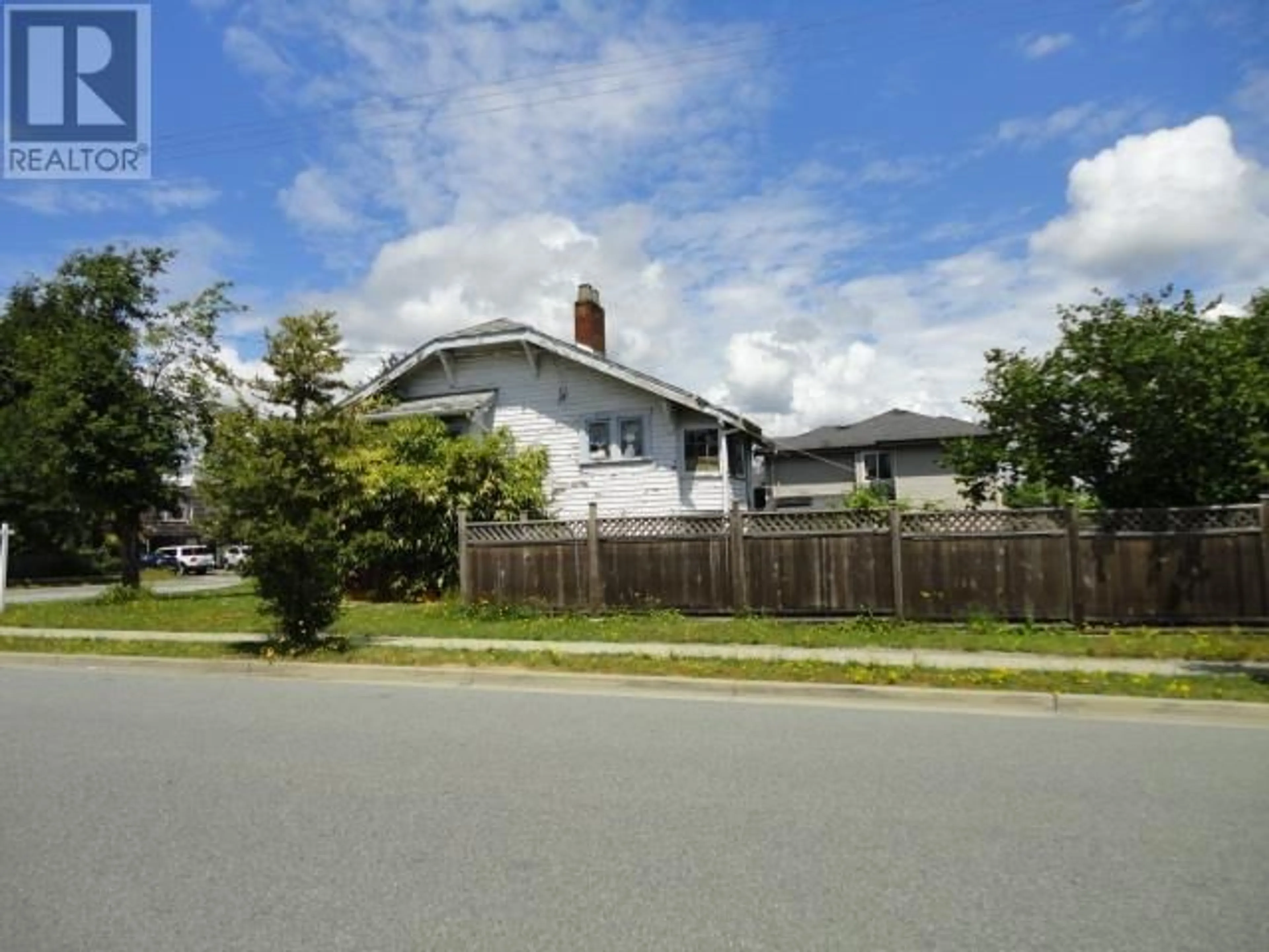 A pic from outside/outdoor area/front of a property/back of a property/a pic from drone, street for 7506 19TH AVENUE, Burnaby British Columbia V3N1E6