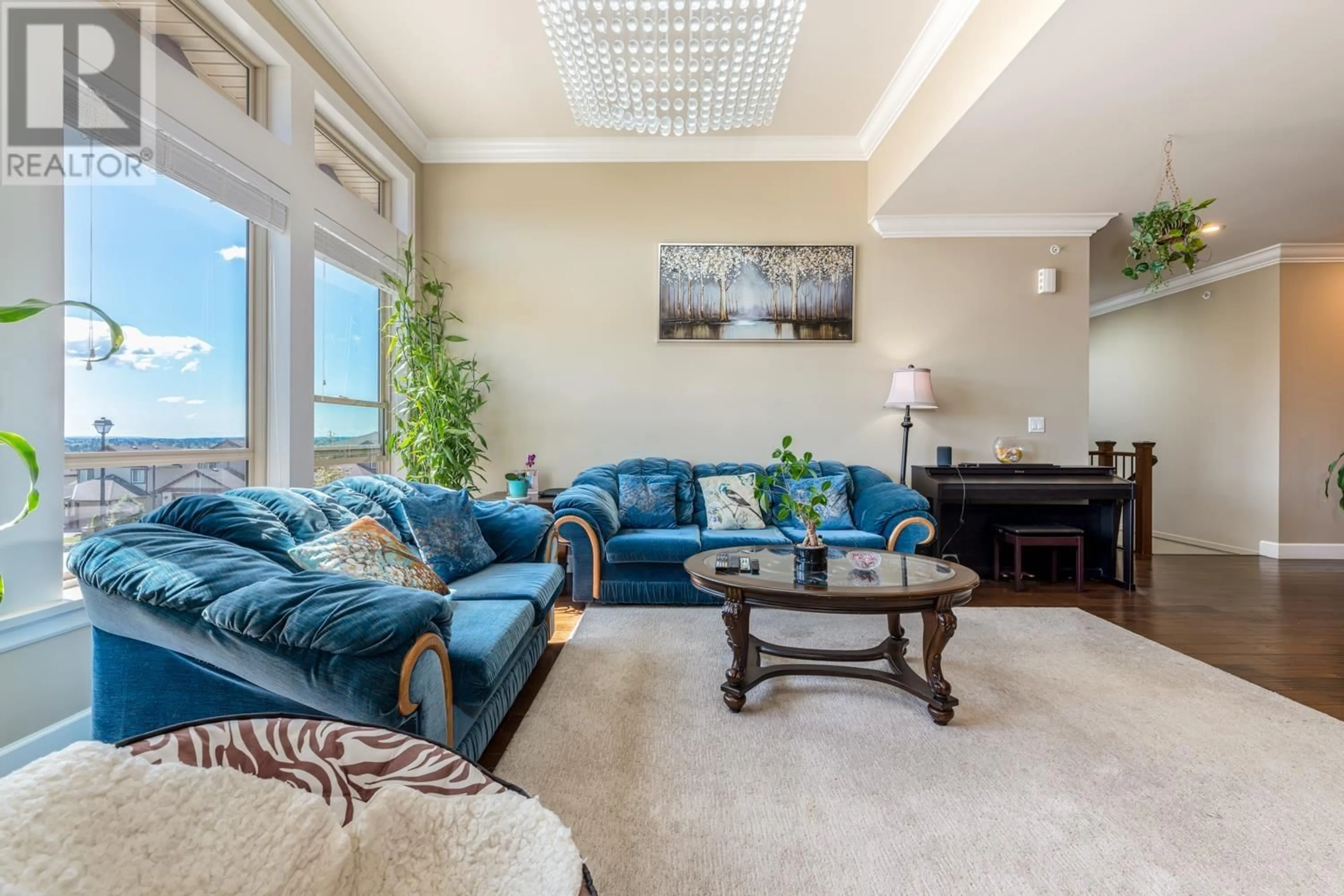 Living room with furniture, carpet floor for 23611 BRYANT DRIVE, Maple Ridge British Columbia V4R0B7