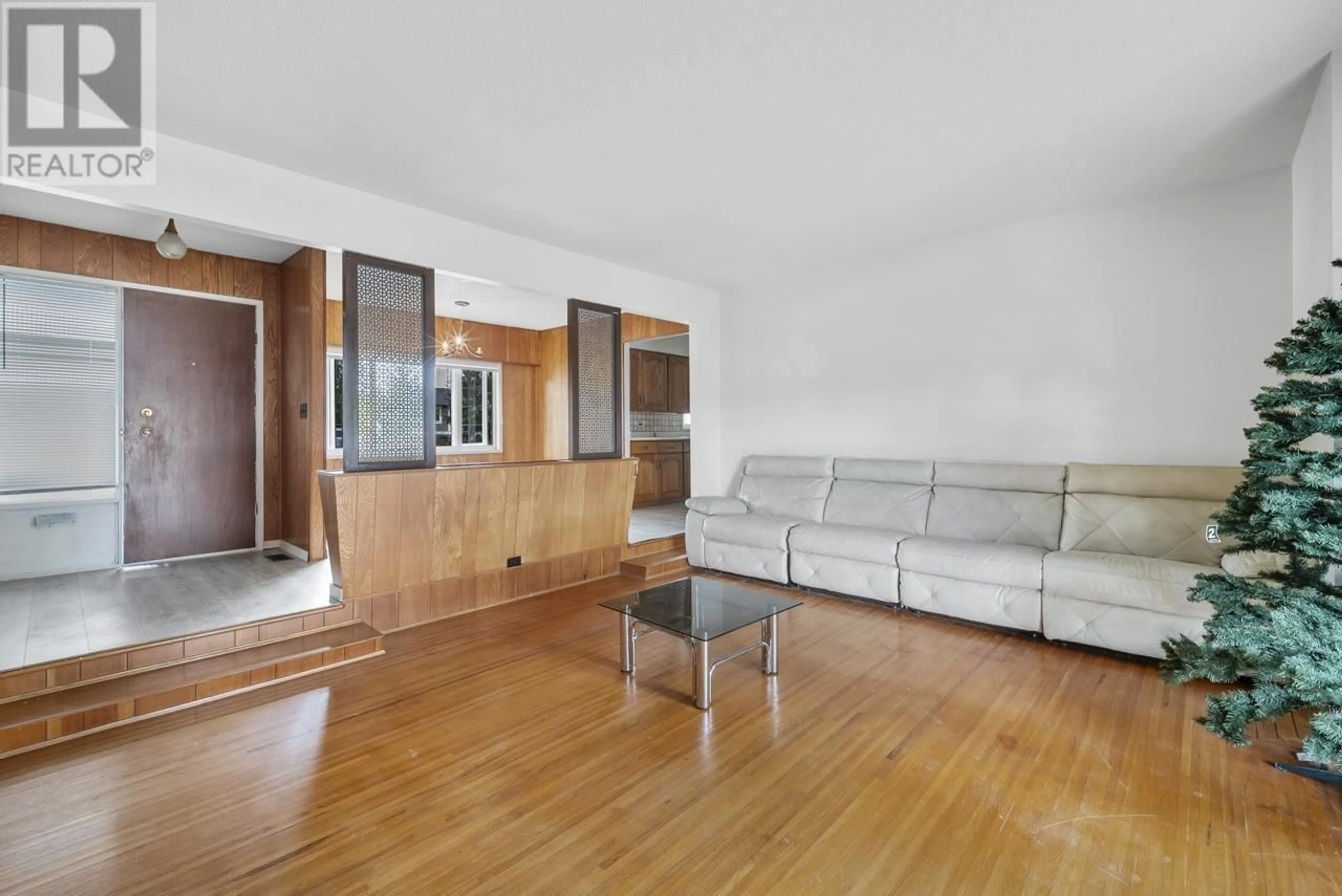 Living room with furniture, wood/laminate floor for 761 COTTONWOOD AVENUE, Coquitlam British Columbia V3J2S8