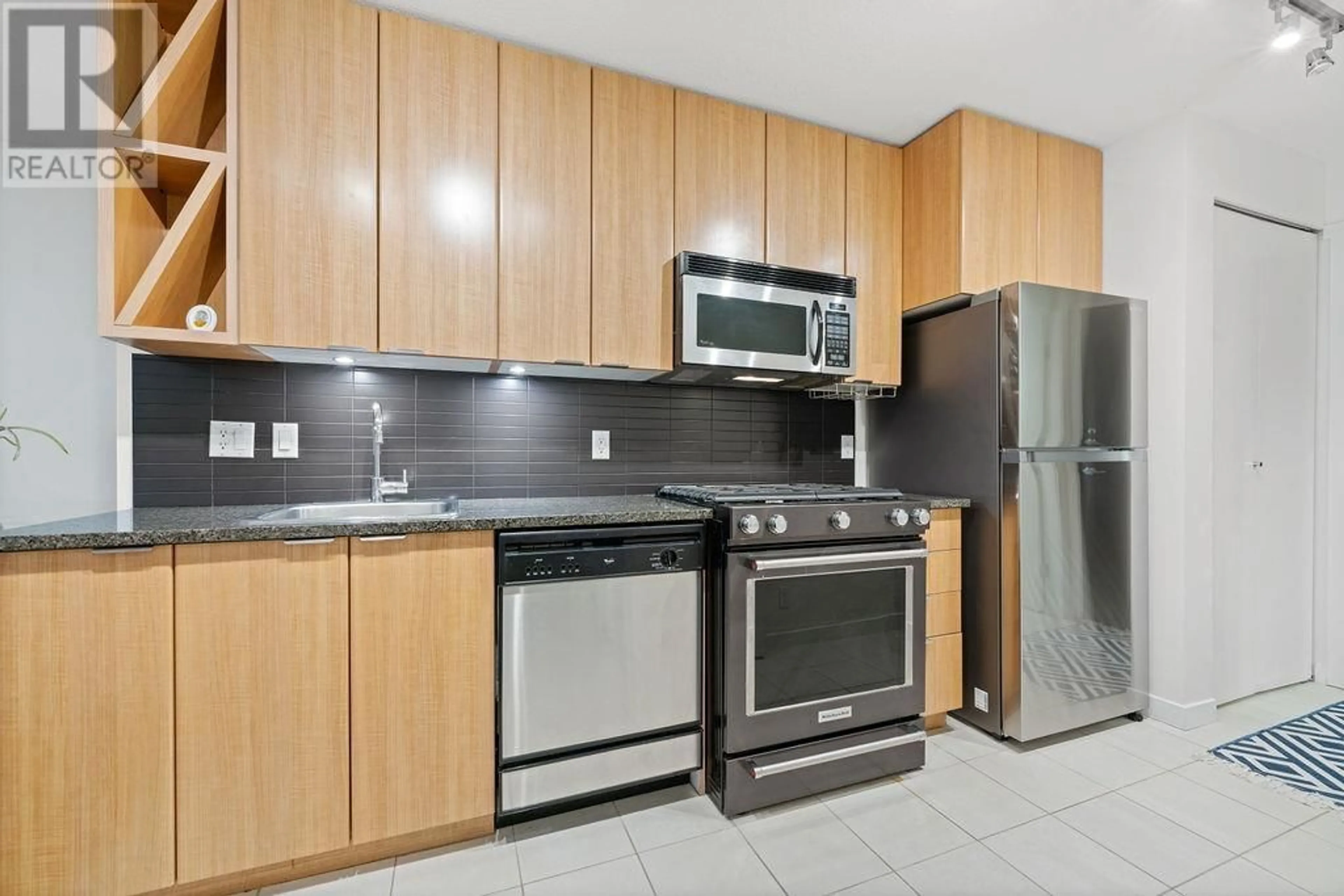 Standard kitchen, unknown for 1403 1010 RICHARDS STREET, Vancouver British Columbia V6B1G2