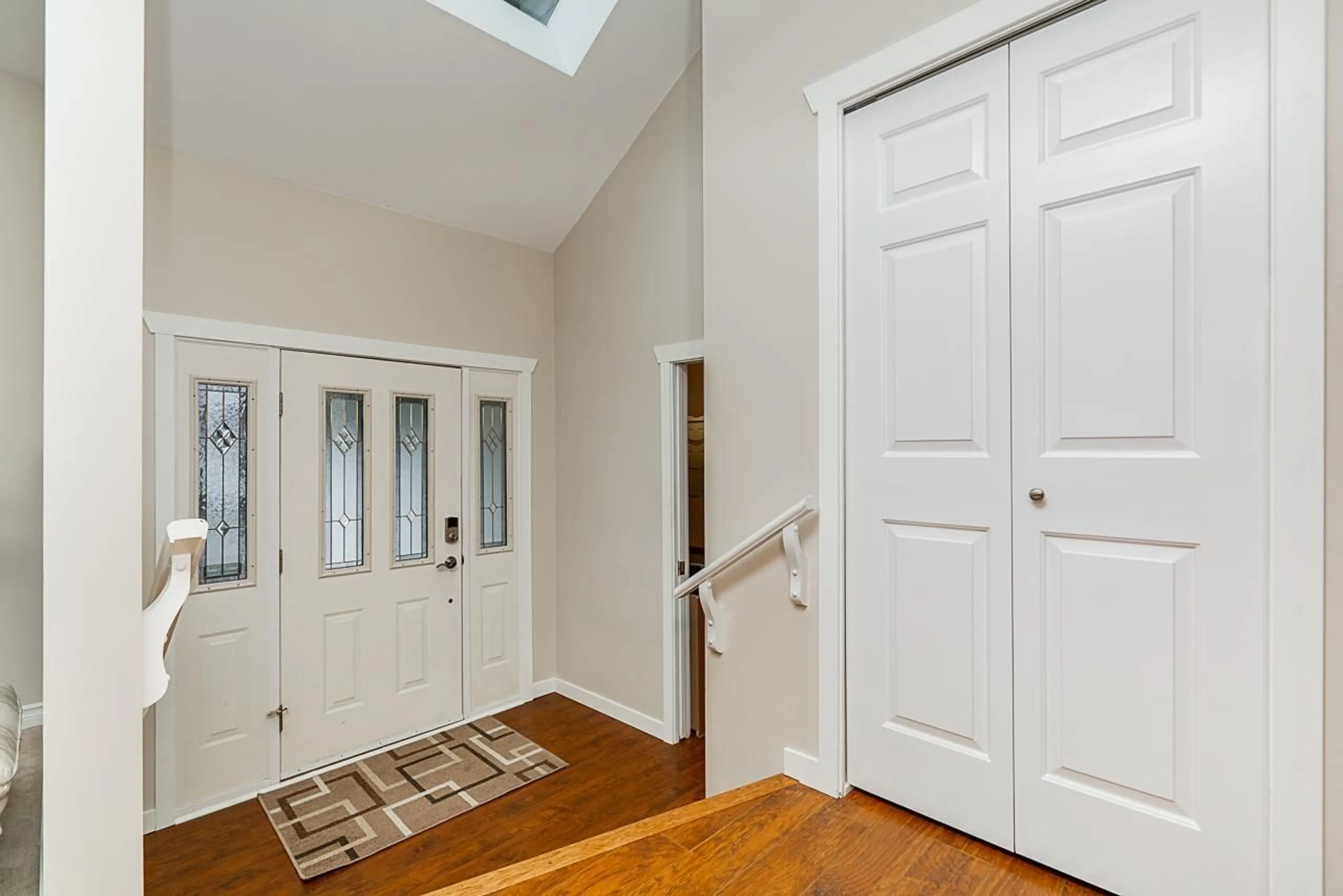 Indoor entryway for 15820 94 AVENUE, Surrey British Columbia V4N3B8