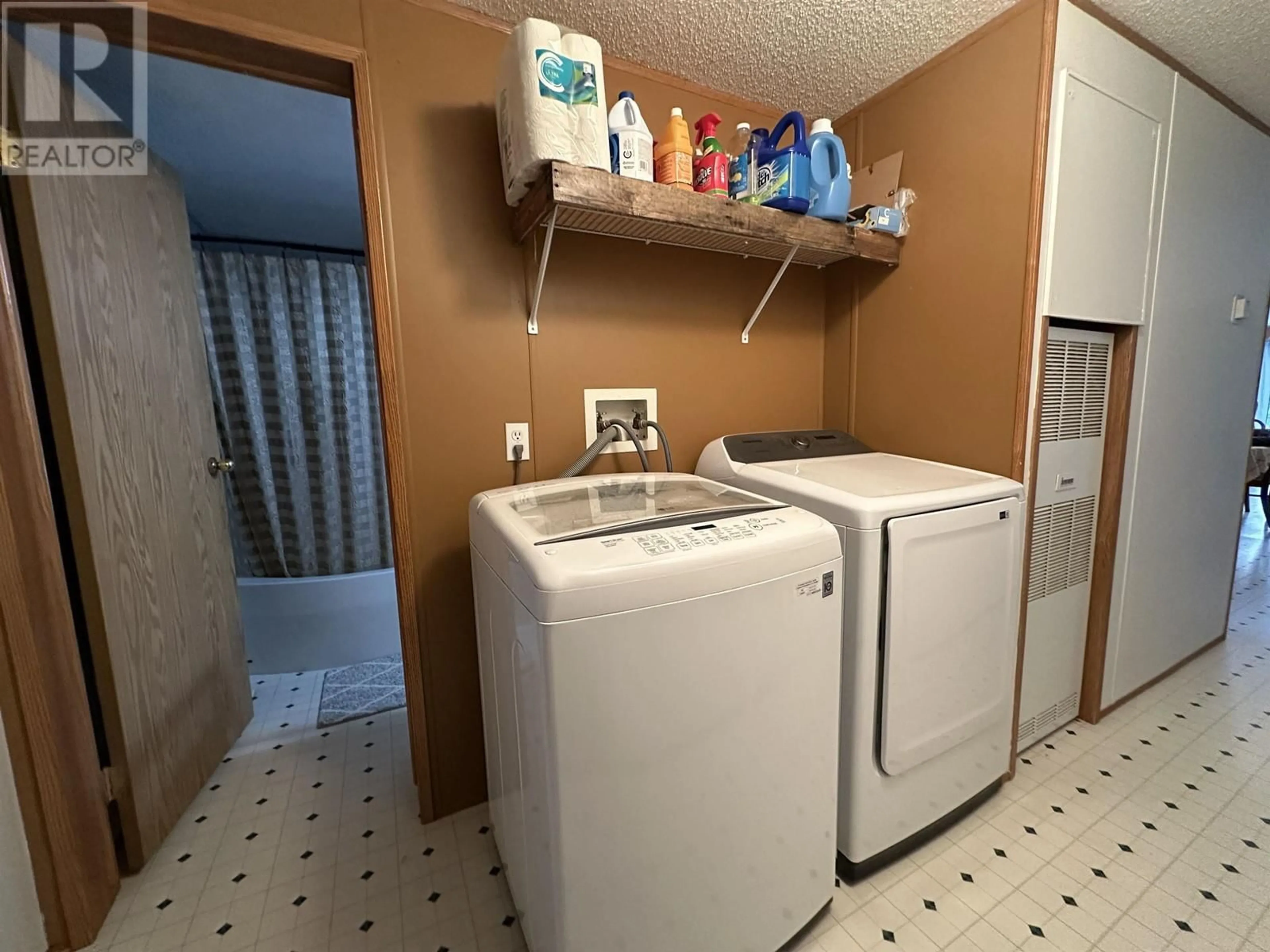 Laundry room for 5793 LITTLE FORT 24 HIGHWAY, 100 Mile House British Columbia V0K2E2