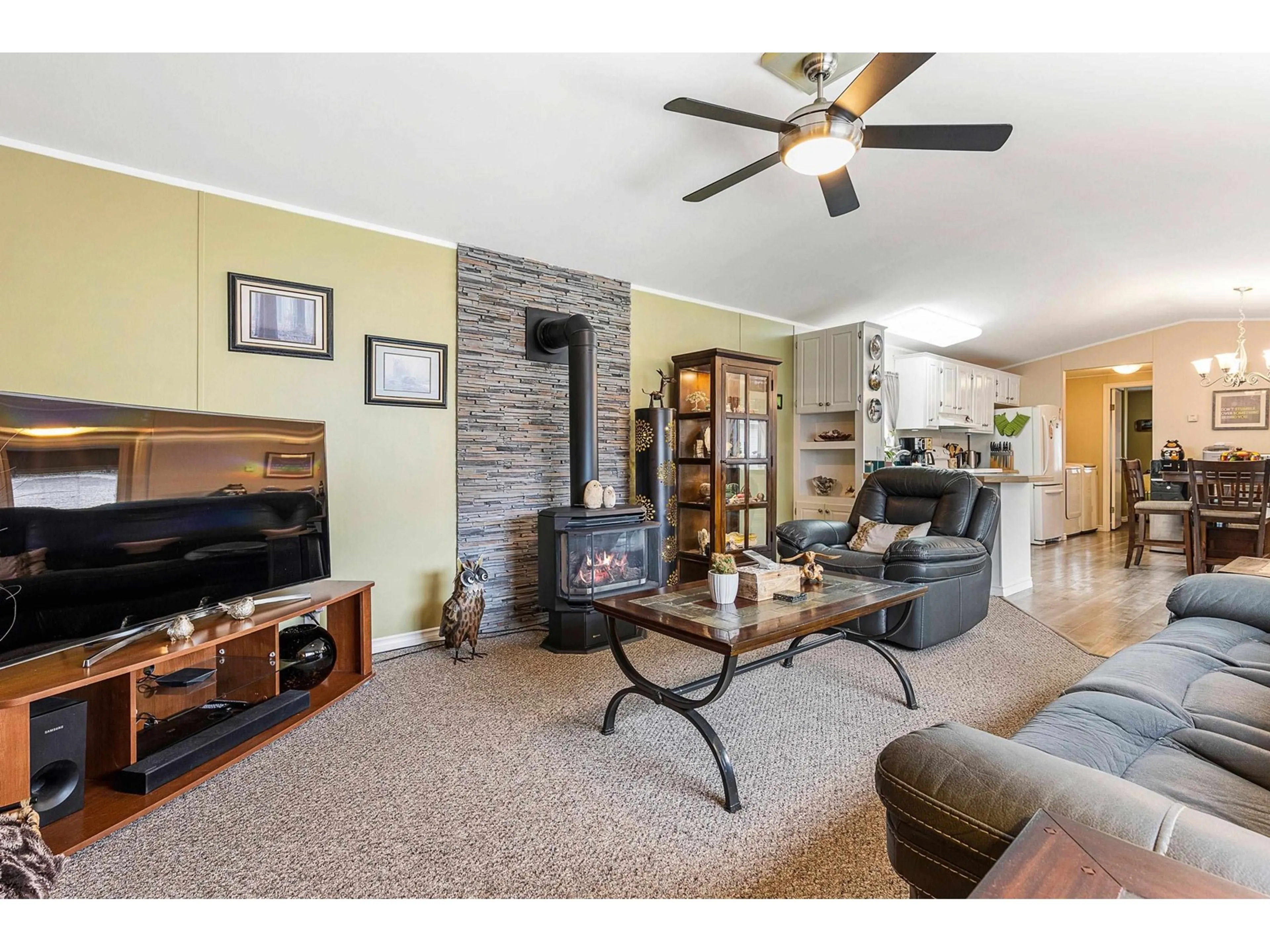 Living room with furniture, unknown for 74 - 41168 LOUGHEED, Mission British Columbia V0M1G0