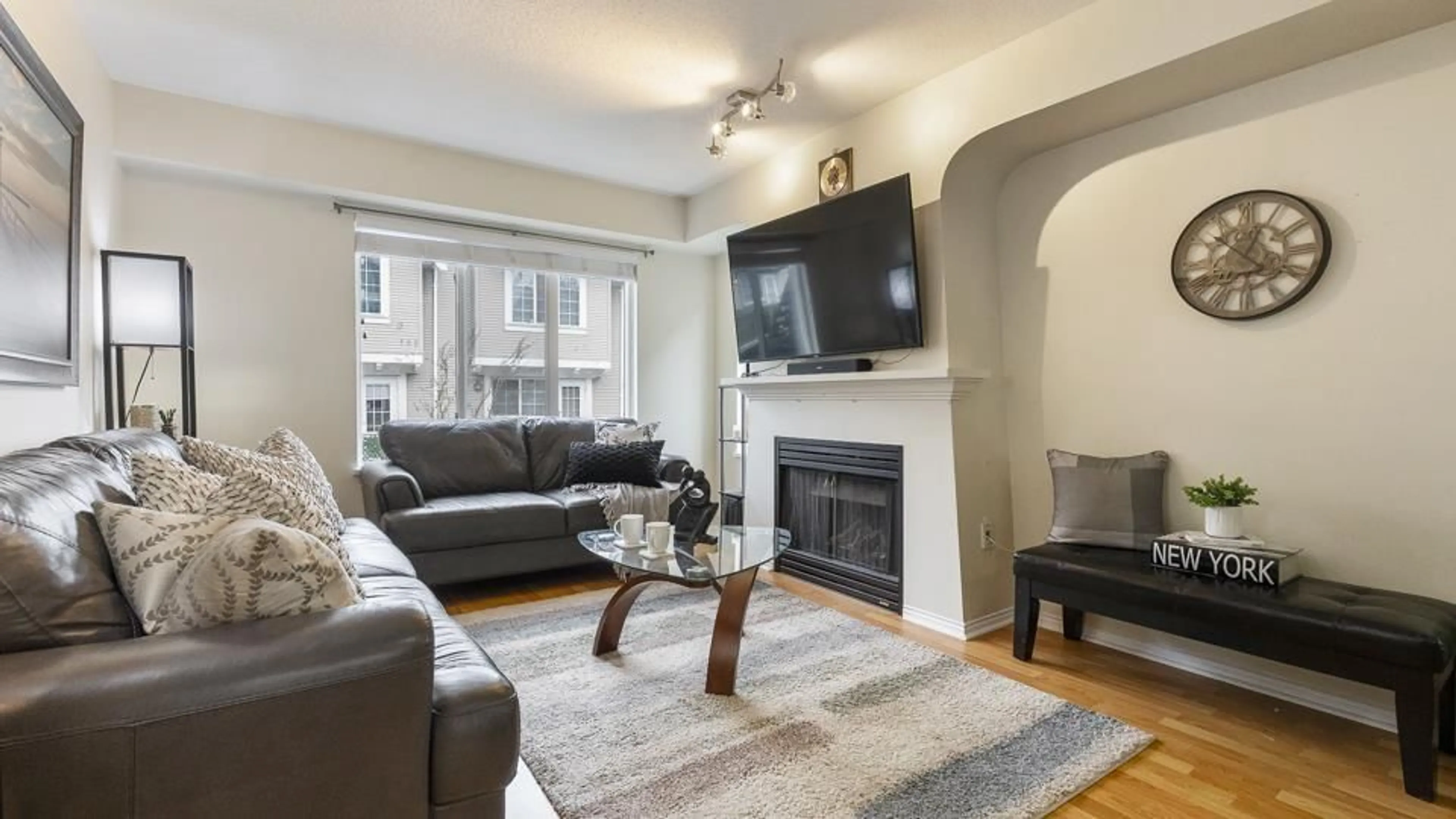 Living room with furniture, unknown for 74 - 8775 161, Surrey British Columbia V4N5G3