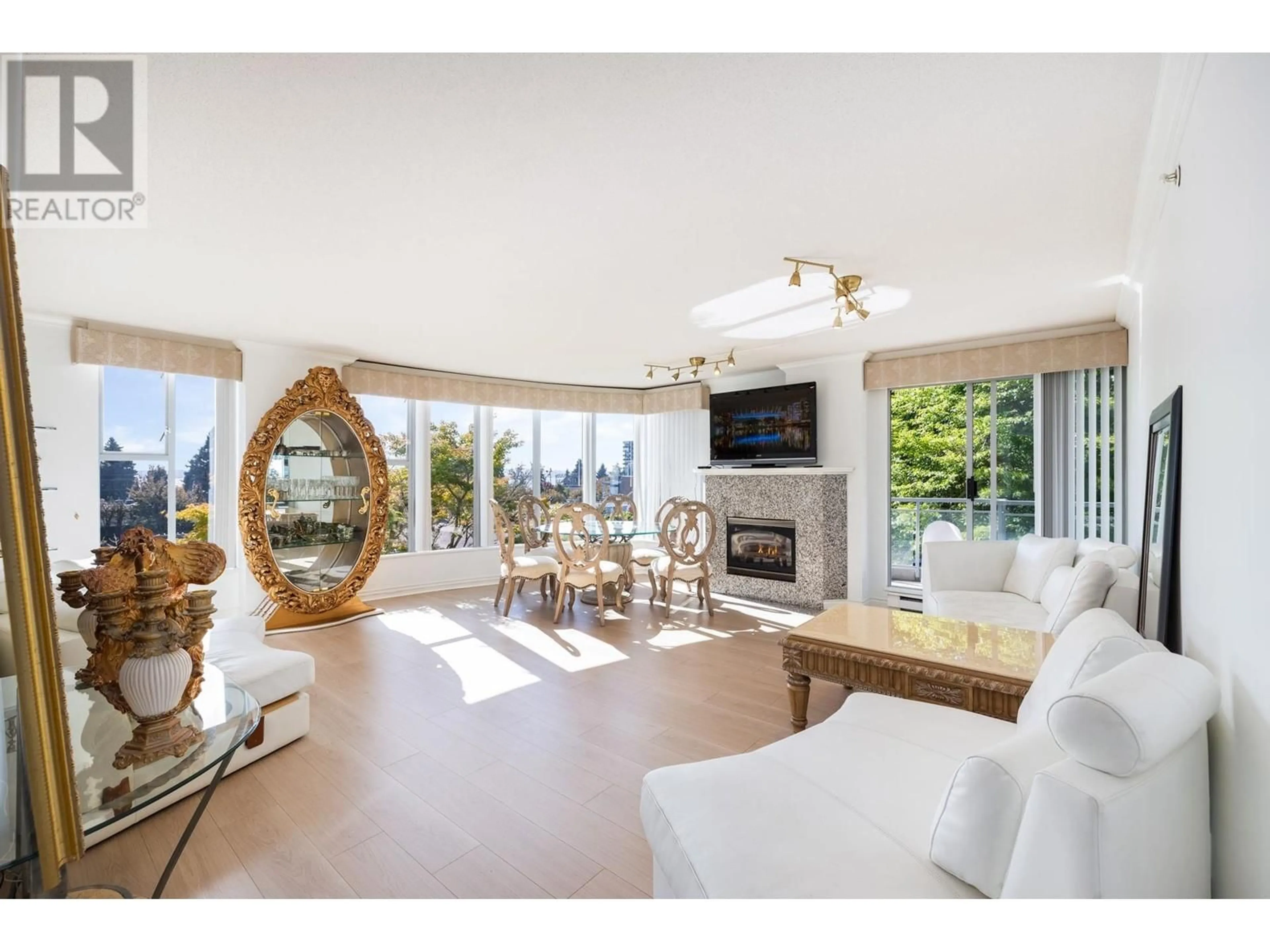 Living room with furniture, unknown for 201 - 588 16TH STREET, West Vancouver British Columbia V7V3R7