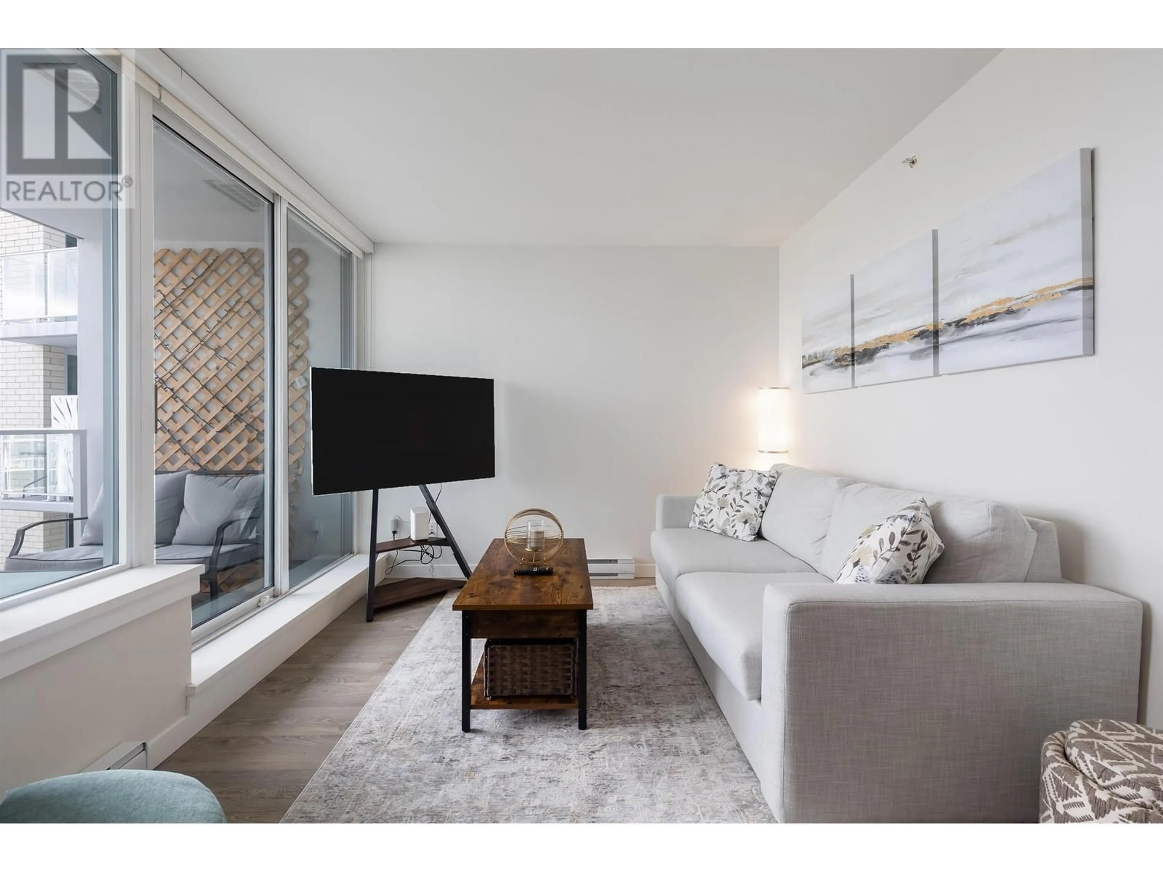Living room with furniture, unknown for 521 - 311 6 AVENUE, Vancouver British Columbia V5T1J9