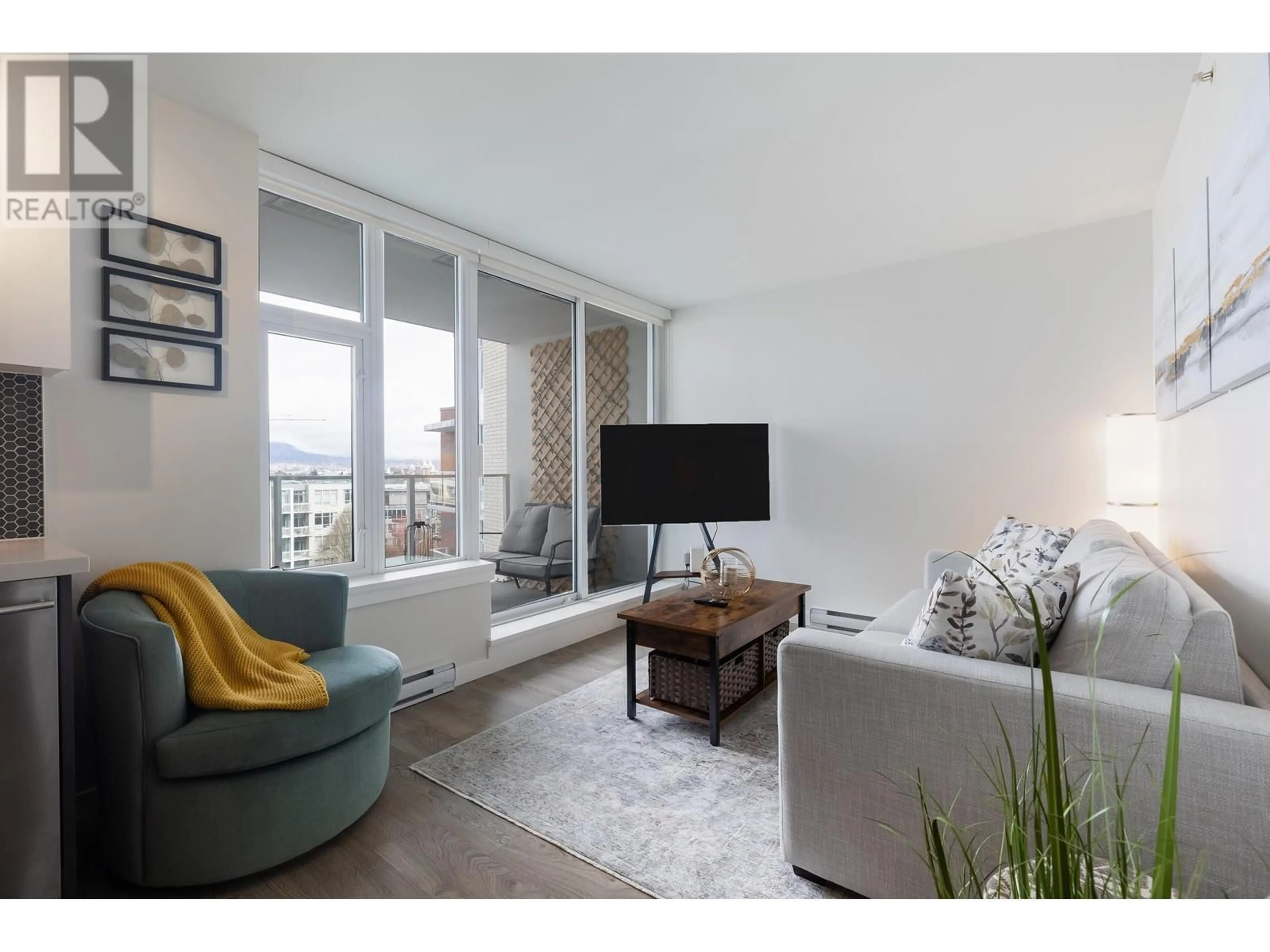 Living room with furniture, unknown for 521 - 311 6 AVENUE, Vancouver British Columbia V5T1J9