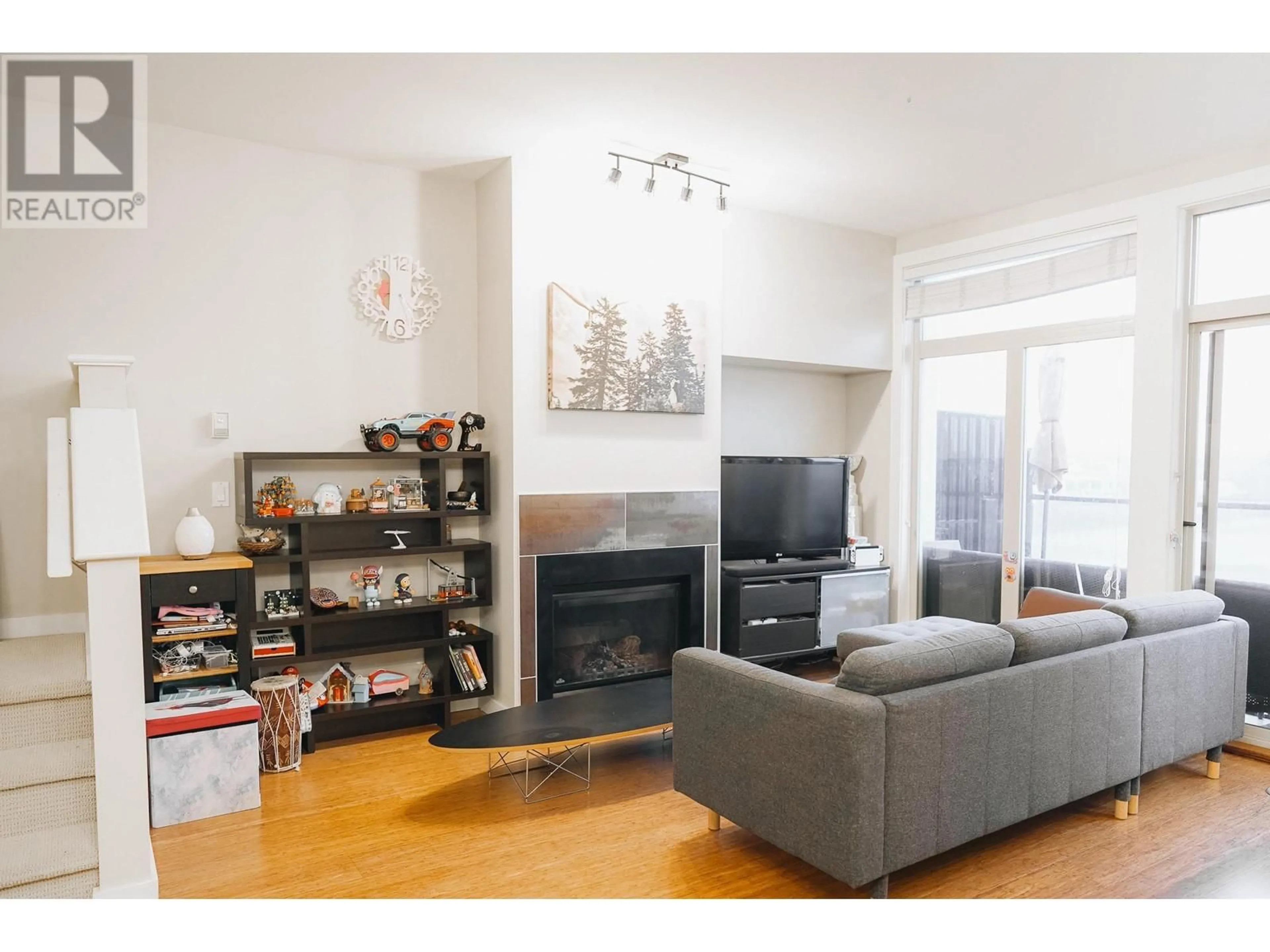 Living room with furniture, wood/laminate floor for 410 6233 LONDON ROAD, Richmond British Columbia V7E3S3