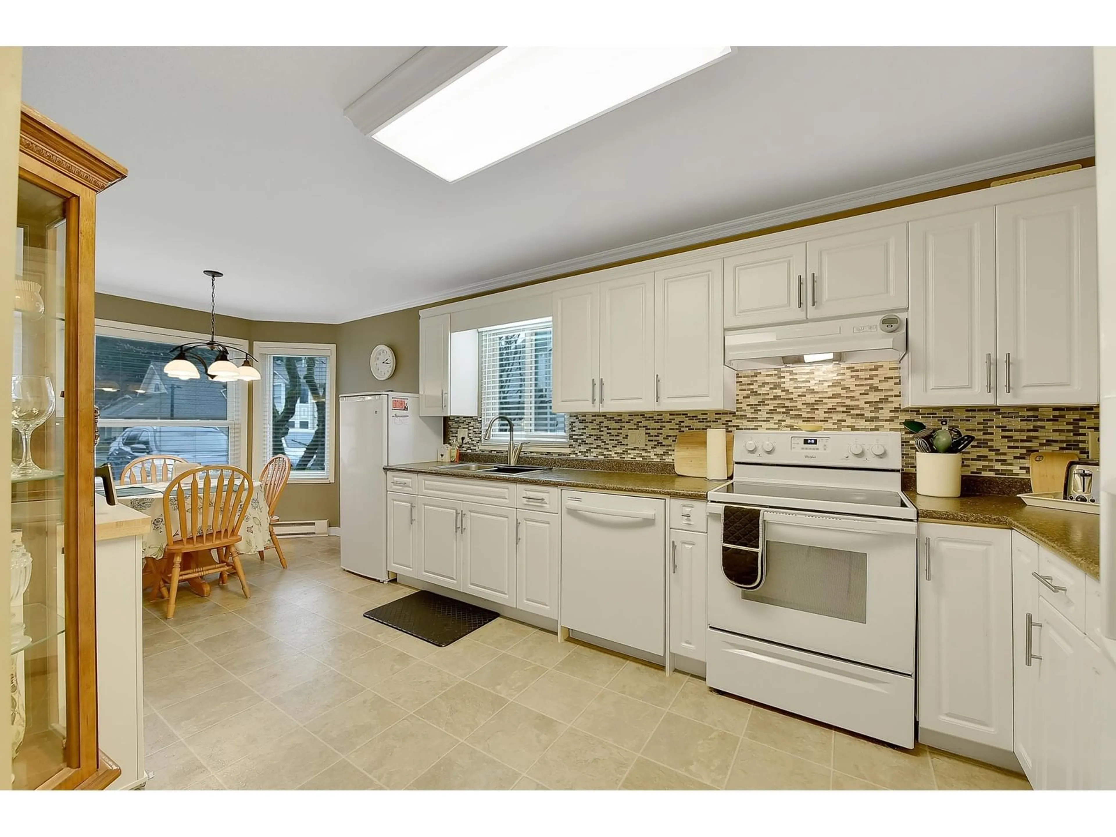 Open concept kitchen, ceramic/tile floor for 104 16031 82 AVENUE, Surrey British Columbia V4N0N4