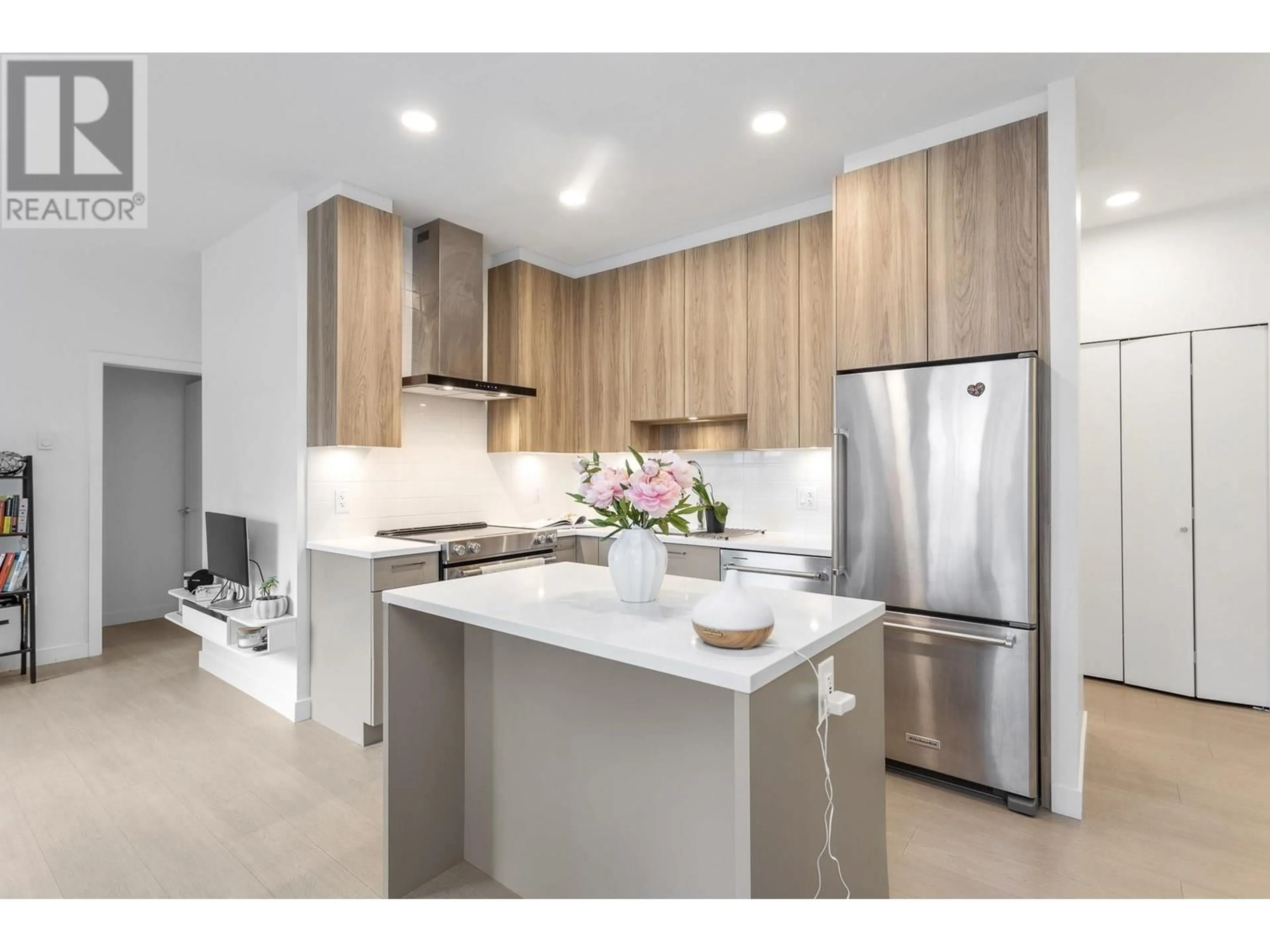 Open concept kitchen, wood/laminate floor for 119 - 7588 16TH STREET, Burnaby British Columbia V3N0H8