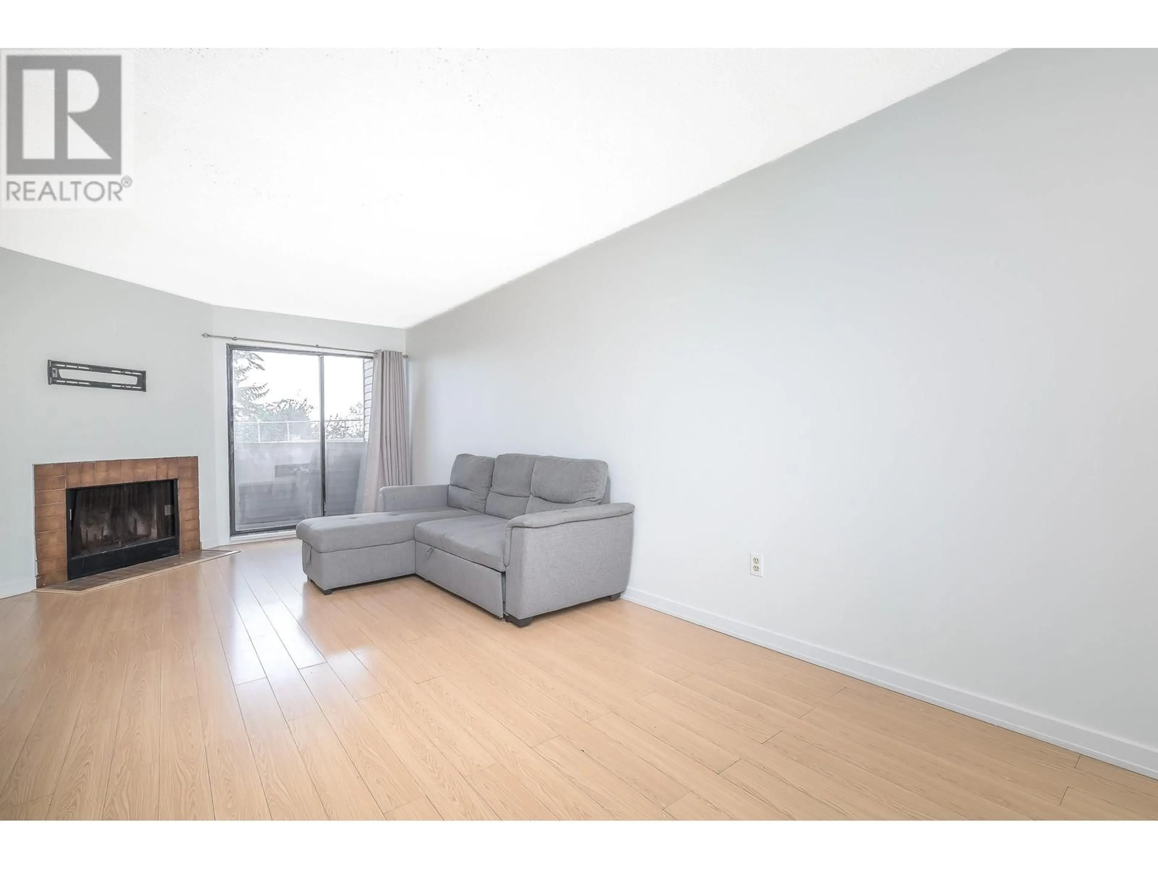 Living room with furniture, wood/laminate floor for 311 615 NORTH ROAD, Coquitlam British Columbia V3J1P1