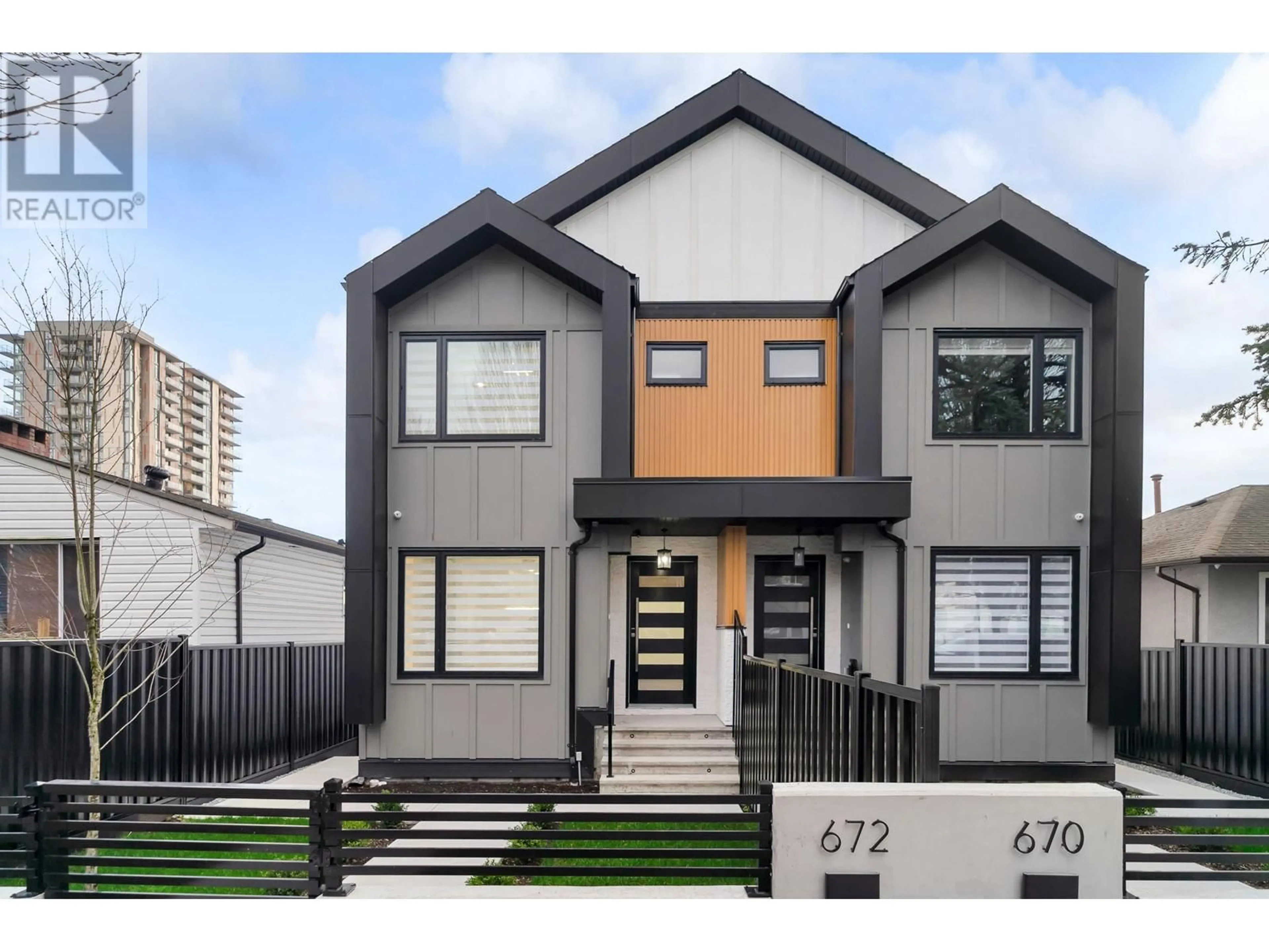 Home with vinyl exterior material, street for 672 64TH AVENUE, Vancouver British Columbia V5X2N2