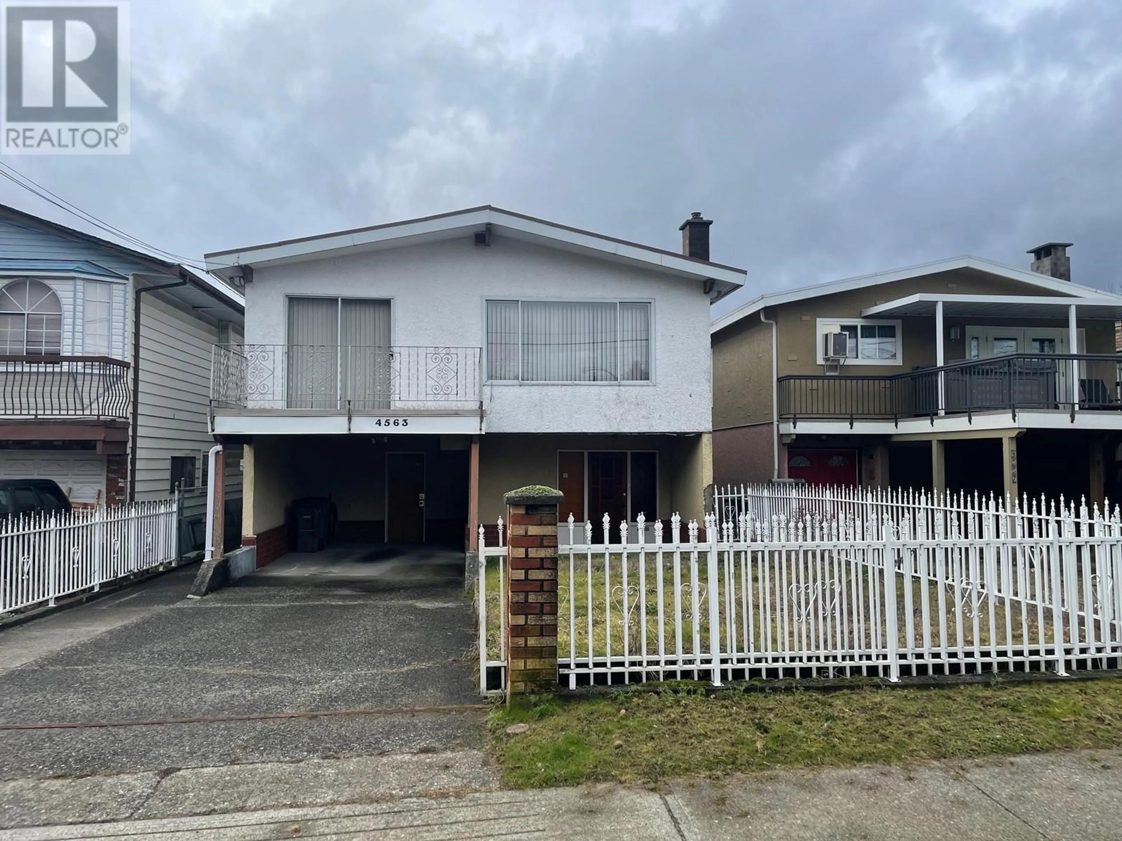 A pic from outside/outdoor area/front of a property/back of a property/a pic from drone, street for 4563 EARLES STREET, Vancouver British Columbia V5R3R1