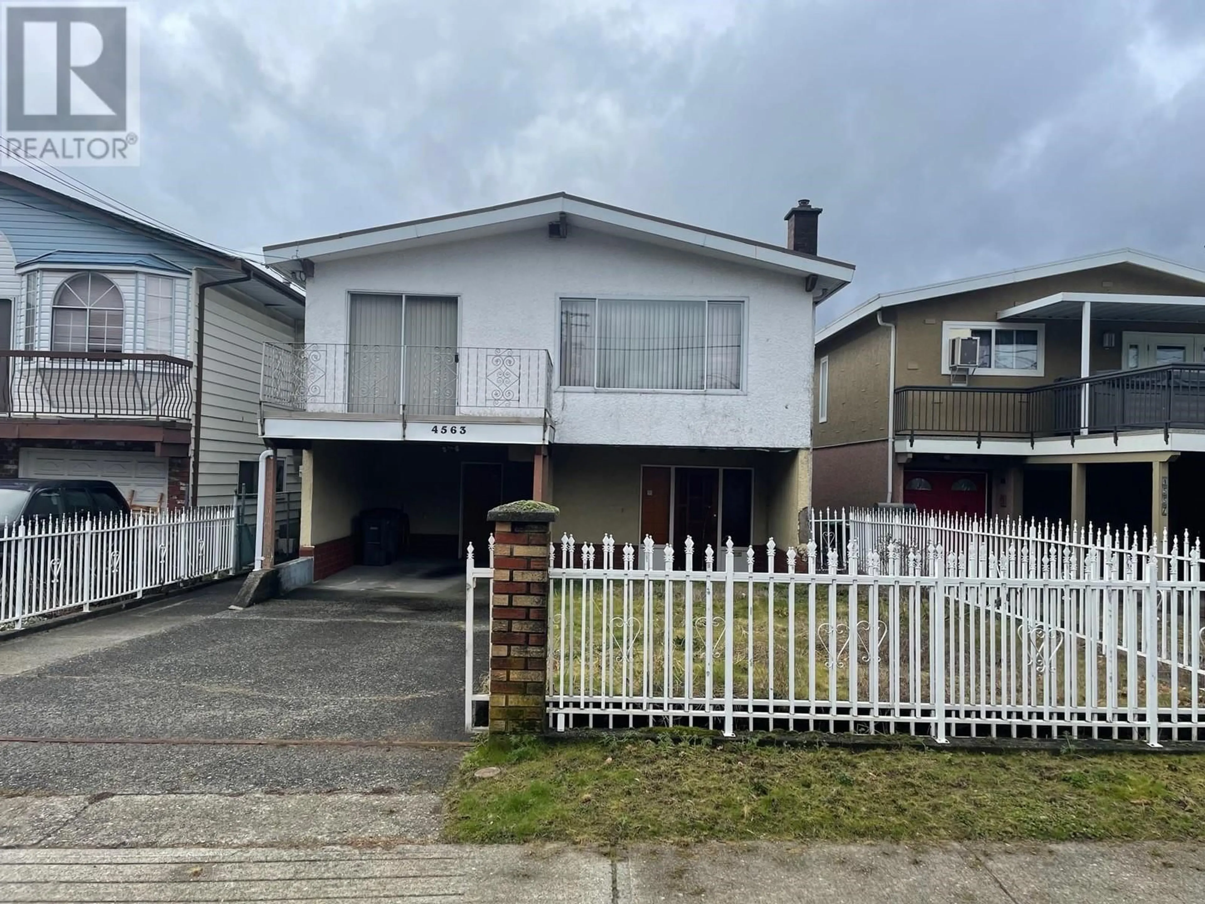 A pic from outside/outdoor area/front of a property/back of a property/a pic from drone, street for 4563 EARLES STREET, Vancouver British Columbia V5R3R1