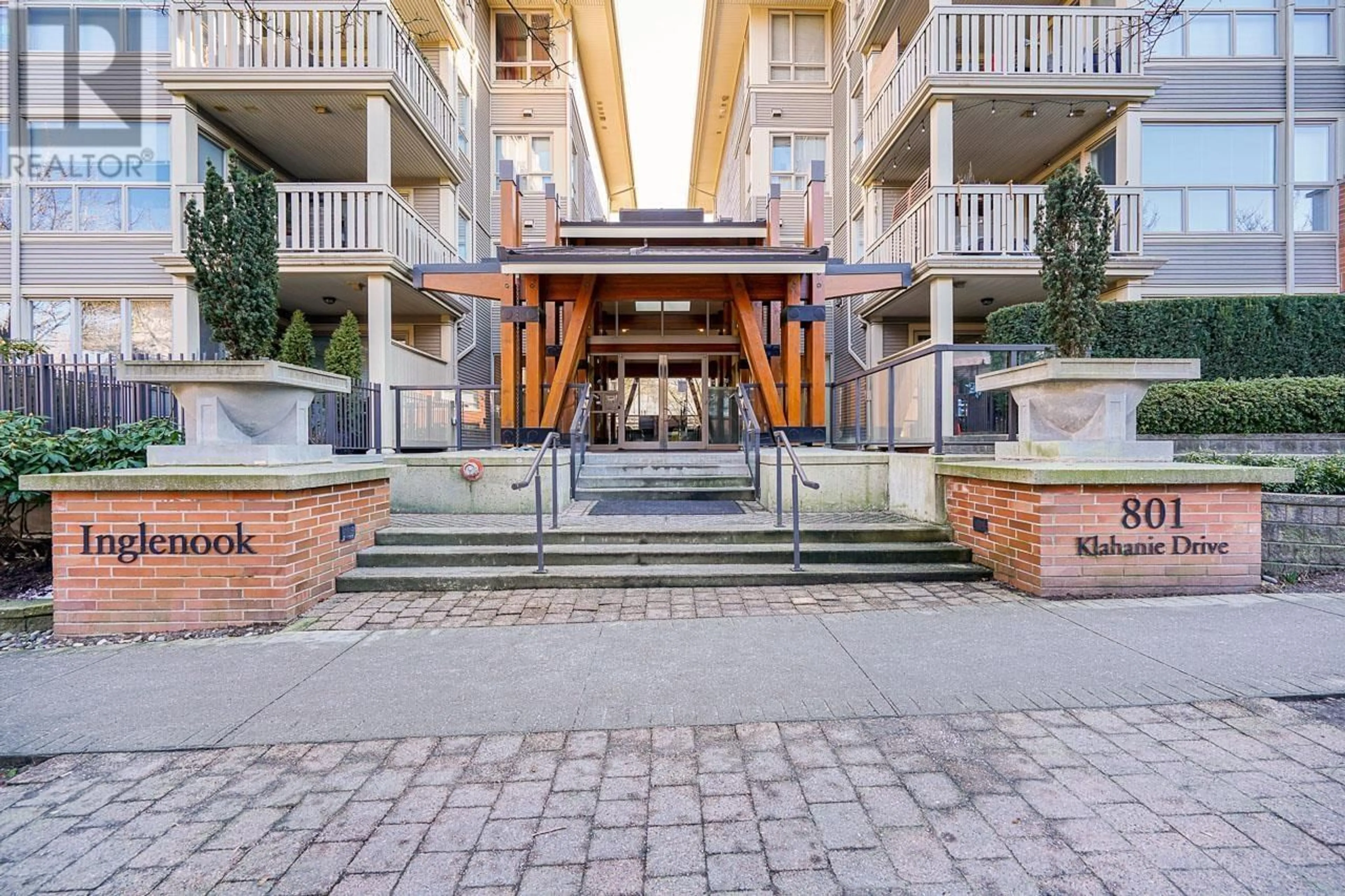 Indoor foyer for 201 801 KLAHANIE DRIVE, Port Moody British Columbia V3H5K4