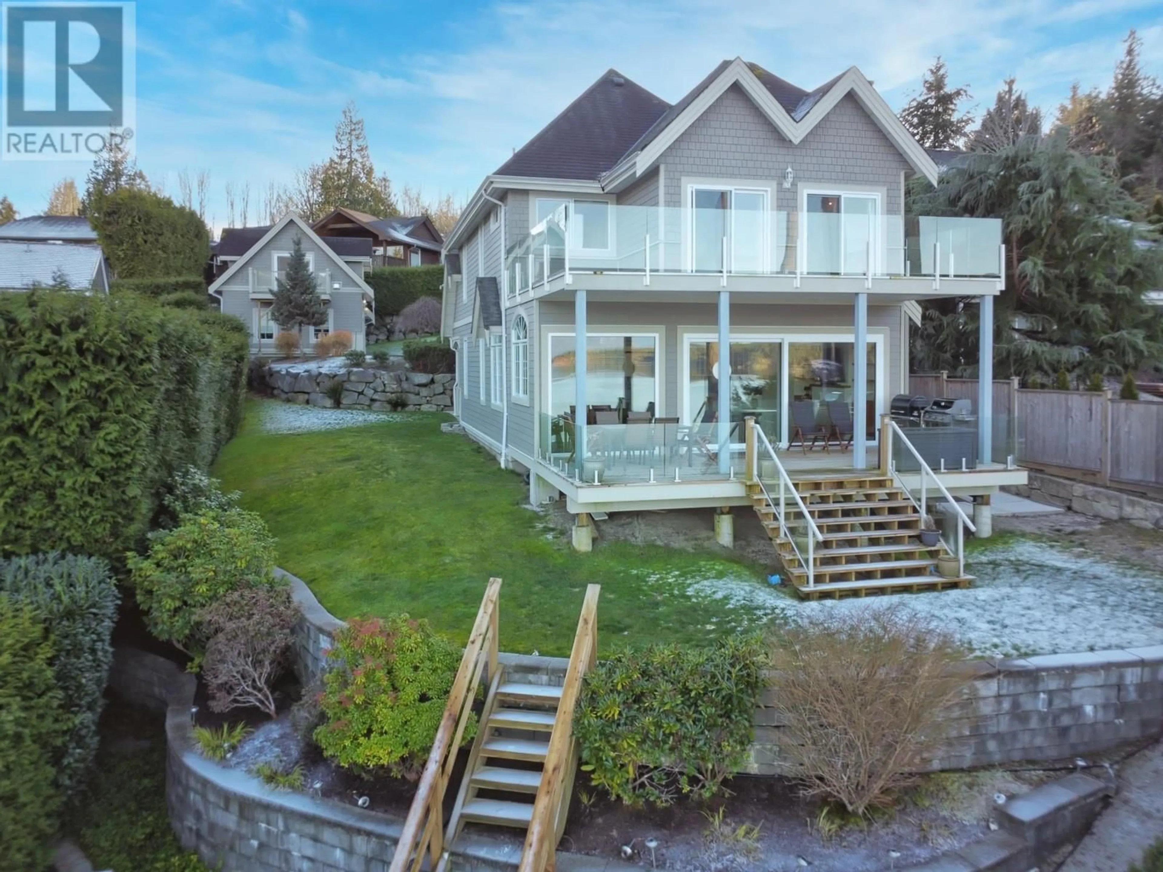 A pic from outside/outdoor area/front of a property/back of a property/a pic from drone, unknown for 6560 N GALE AVENUE, Sechelt British Columbia V7Z0L1