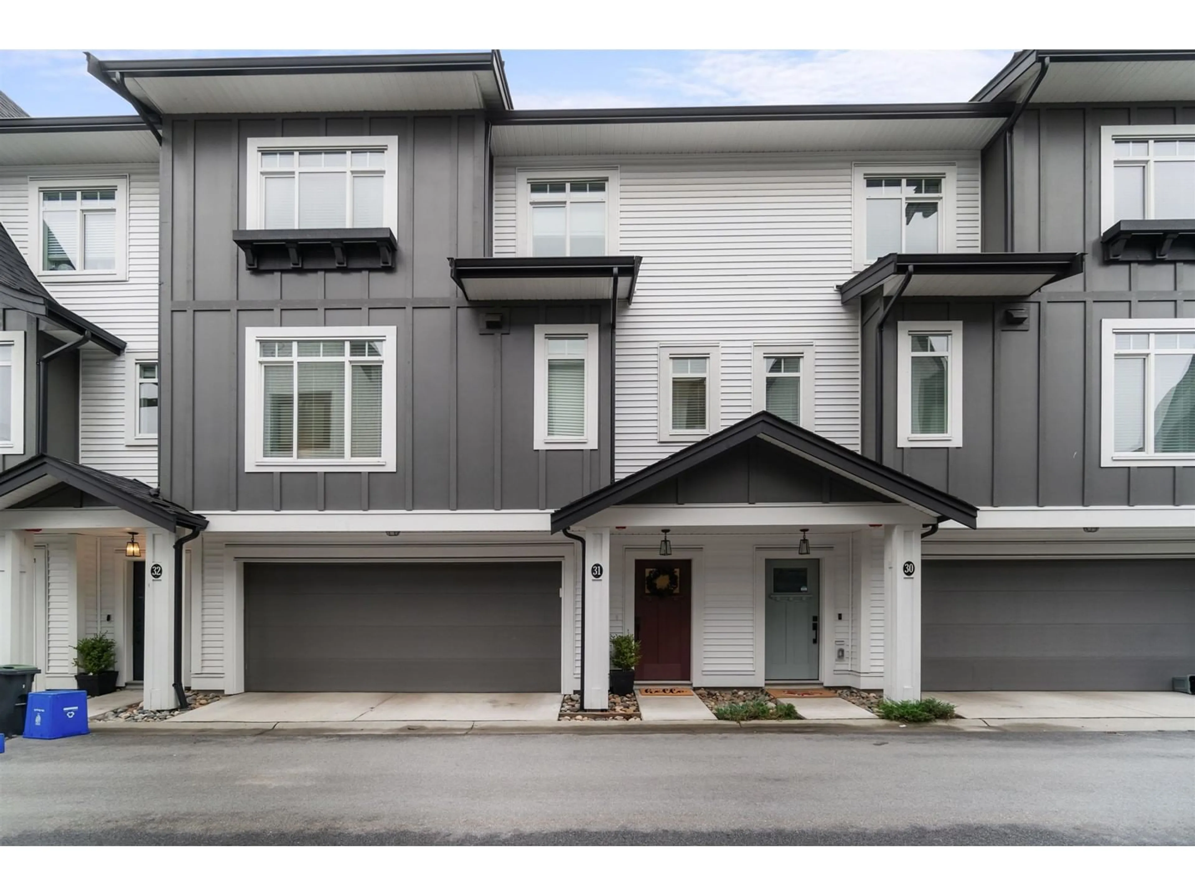 Home with vinyl exterior material, street for 31 6897 201 STREET, Langley British Columbia V2Y0Z3