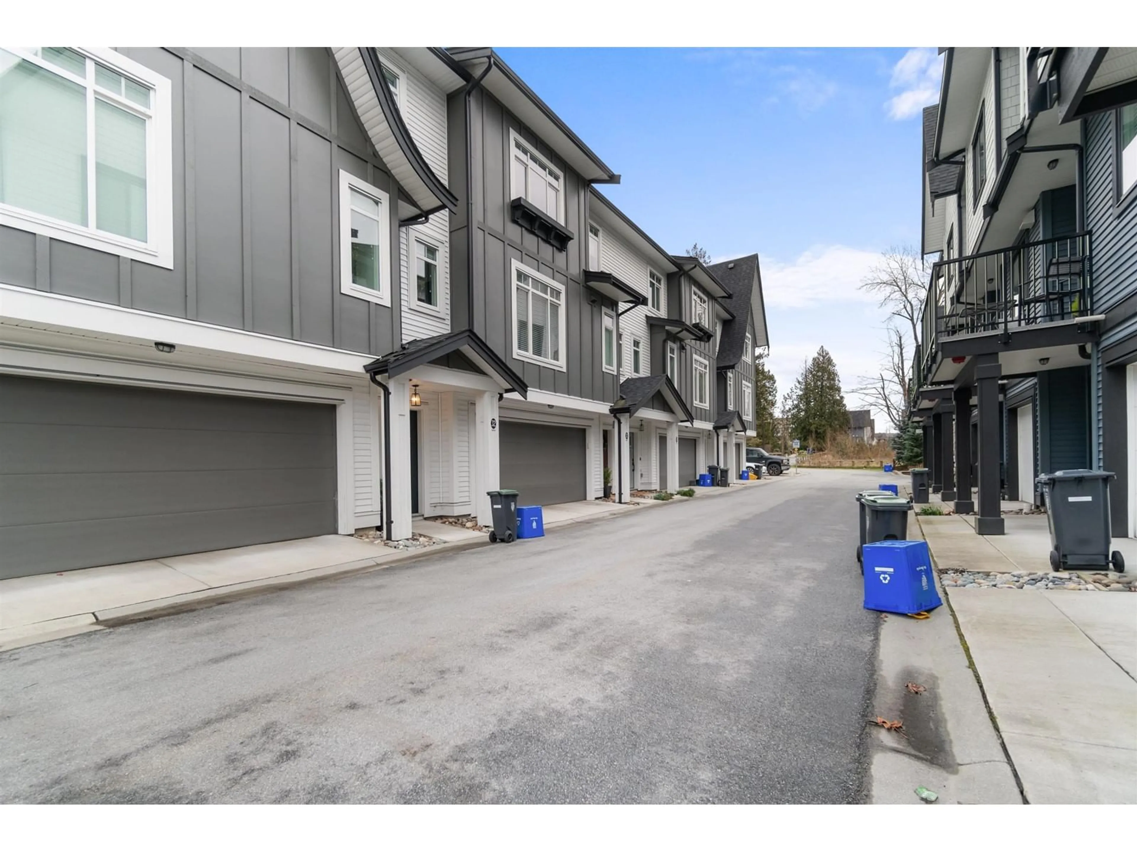 A pic from outside/outdoor area/front of a property/back of a property/a pic from drone, street for 31 6897 201 STREET, Langley British Columbia V2Y0Z3