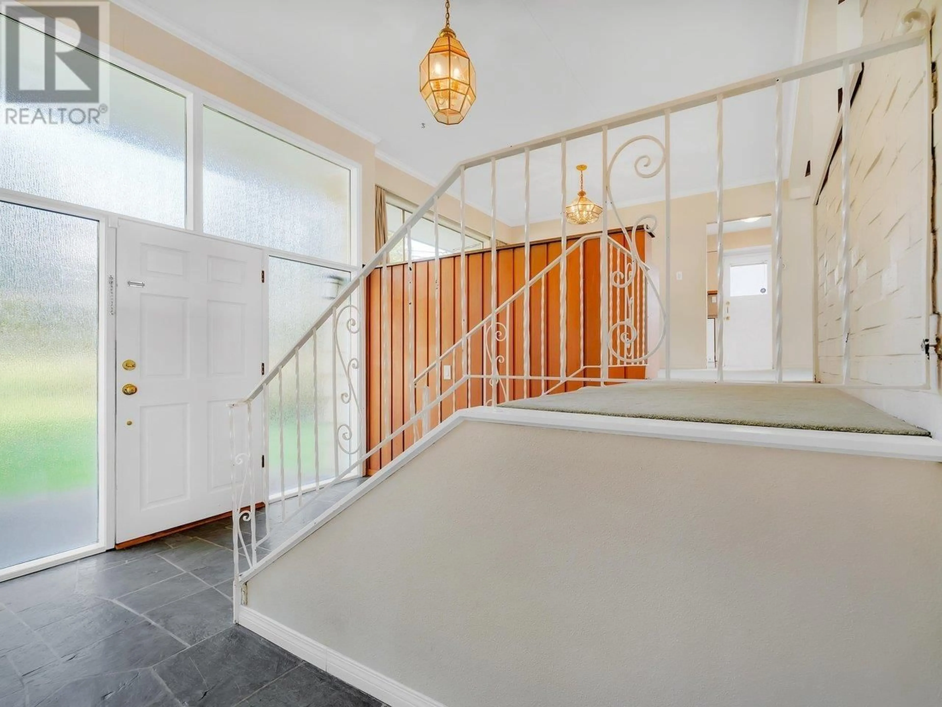 Indoor entryway for 1204 OTTABURN ROAD, West Vancouver British Columbia V7S2J8