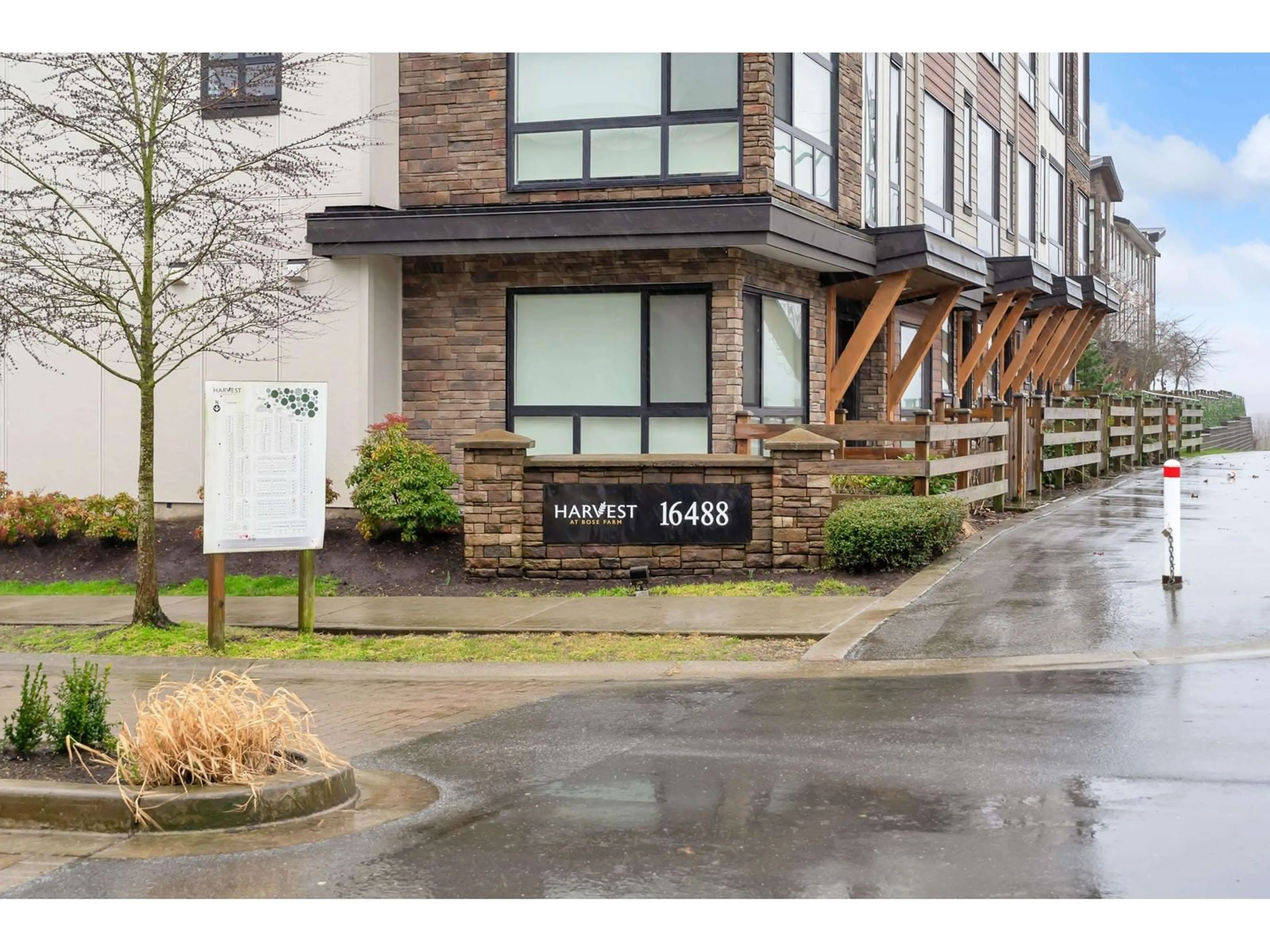 Indoor entryway for 193 16488 64 AVENUE, Surrey British Columbia V3S6X6