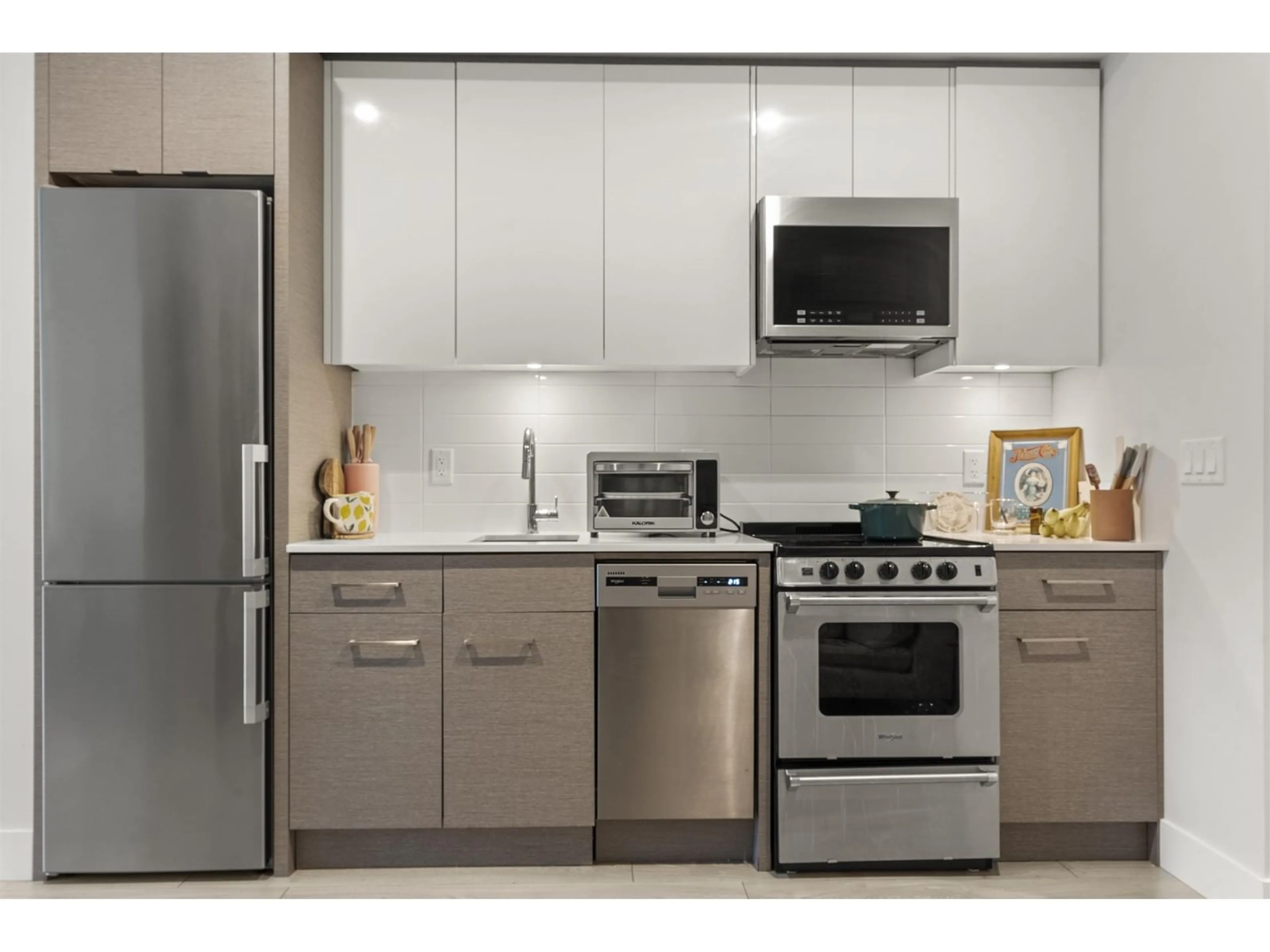 Standard kitchen, unknown for 112 - 45510 MARKET WAY, Chilliwack British Columbia V2R6E1
