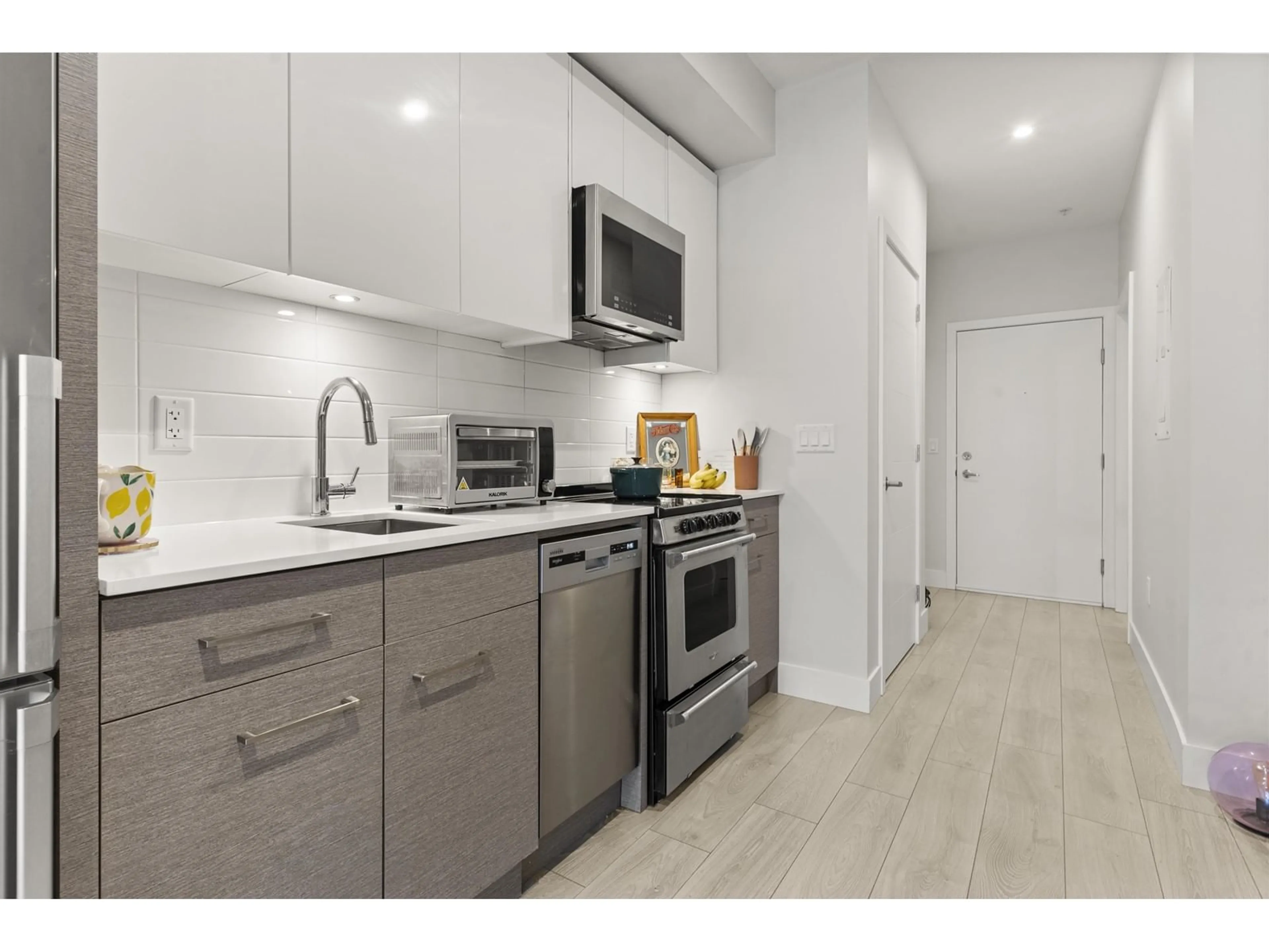 Standard kitchen, unknown for 112 - 45510 MARKET WAY, Chilliwack British Columbia V2R6E1