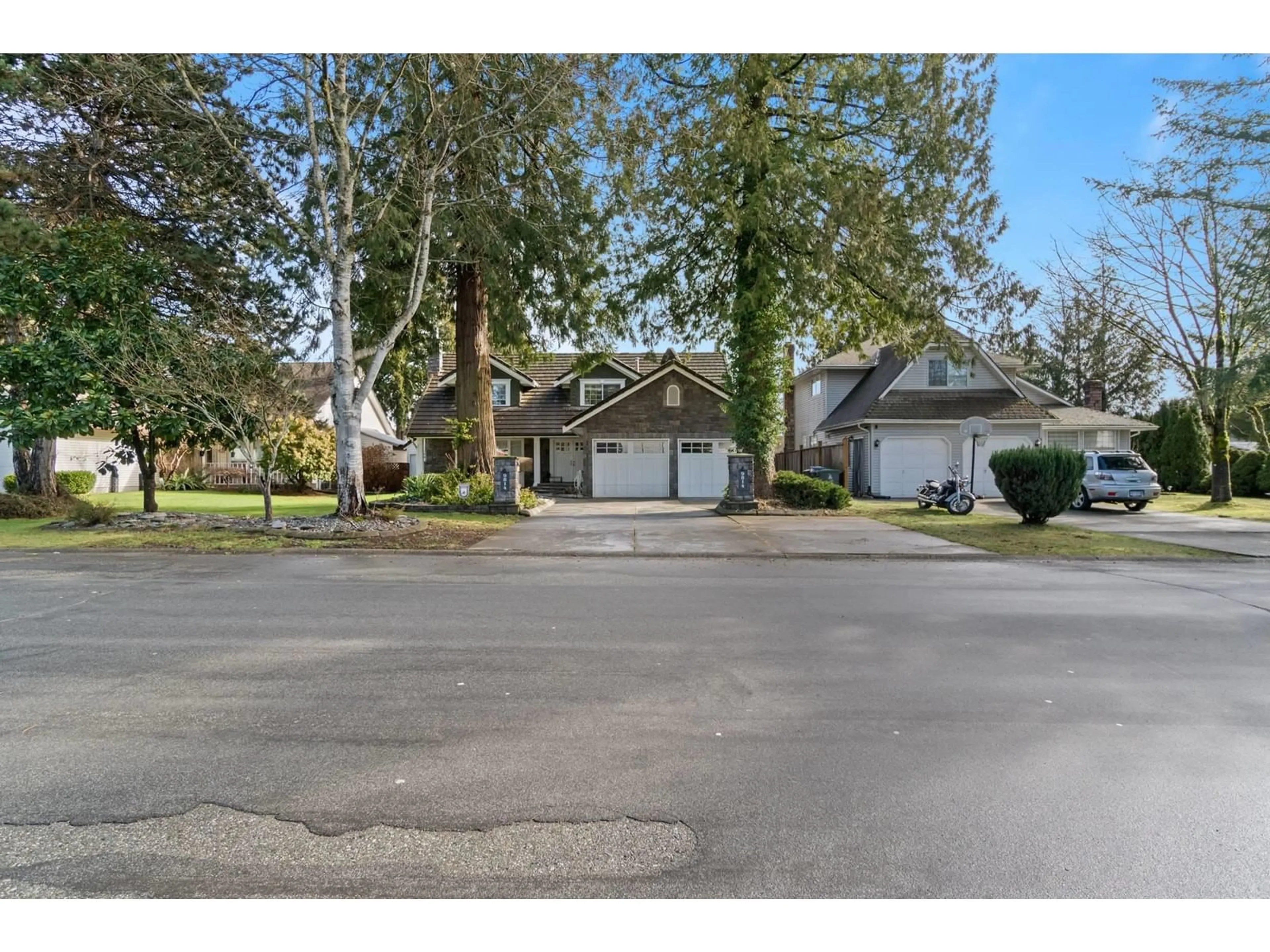 A pic from outside/outdoor area/front of a property/back of a property/a pic from drone, street for 9814 157 STREET, Surrey British Columbia V4N2V6