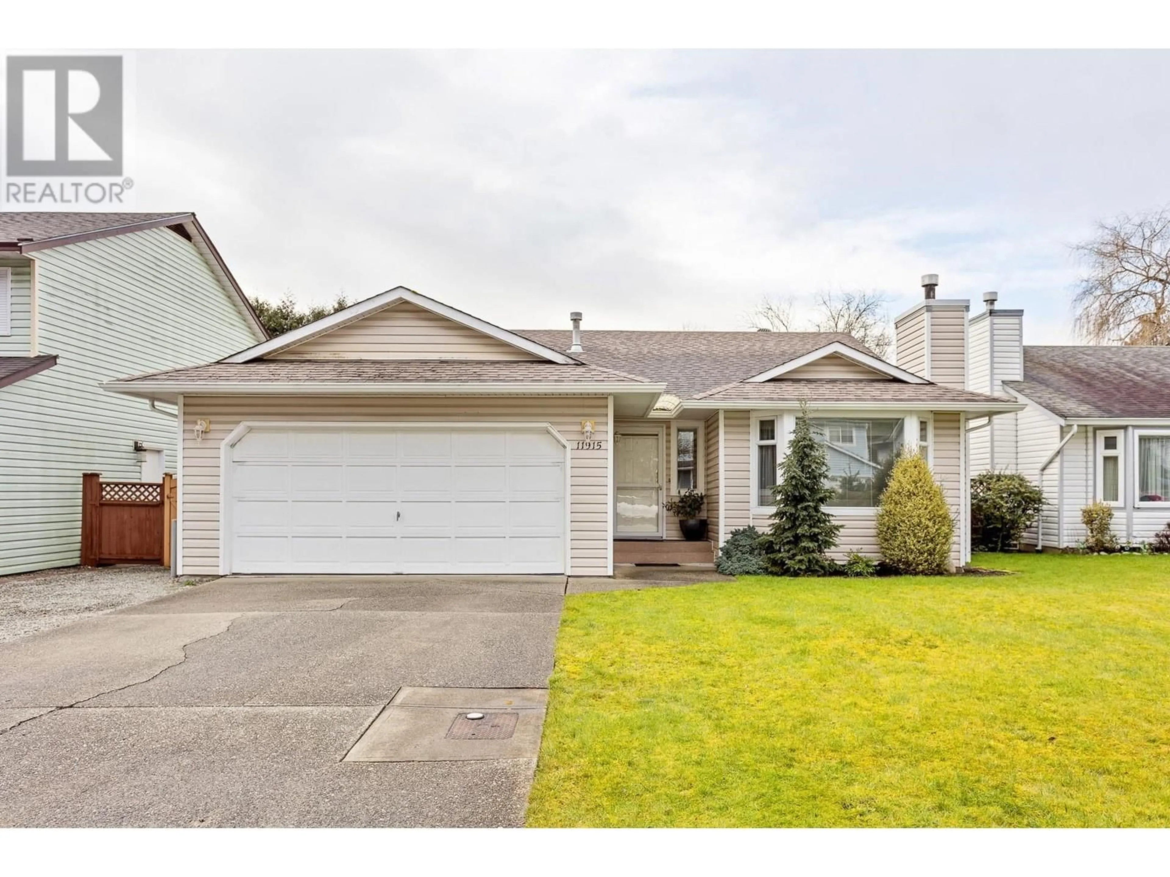 Home with vinyl exterior material, street for 11915 237A STREET, Maple Ridge British Columbia V4R1V9