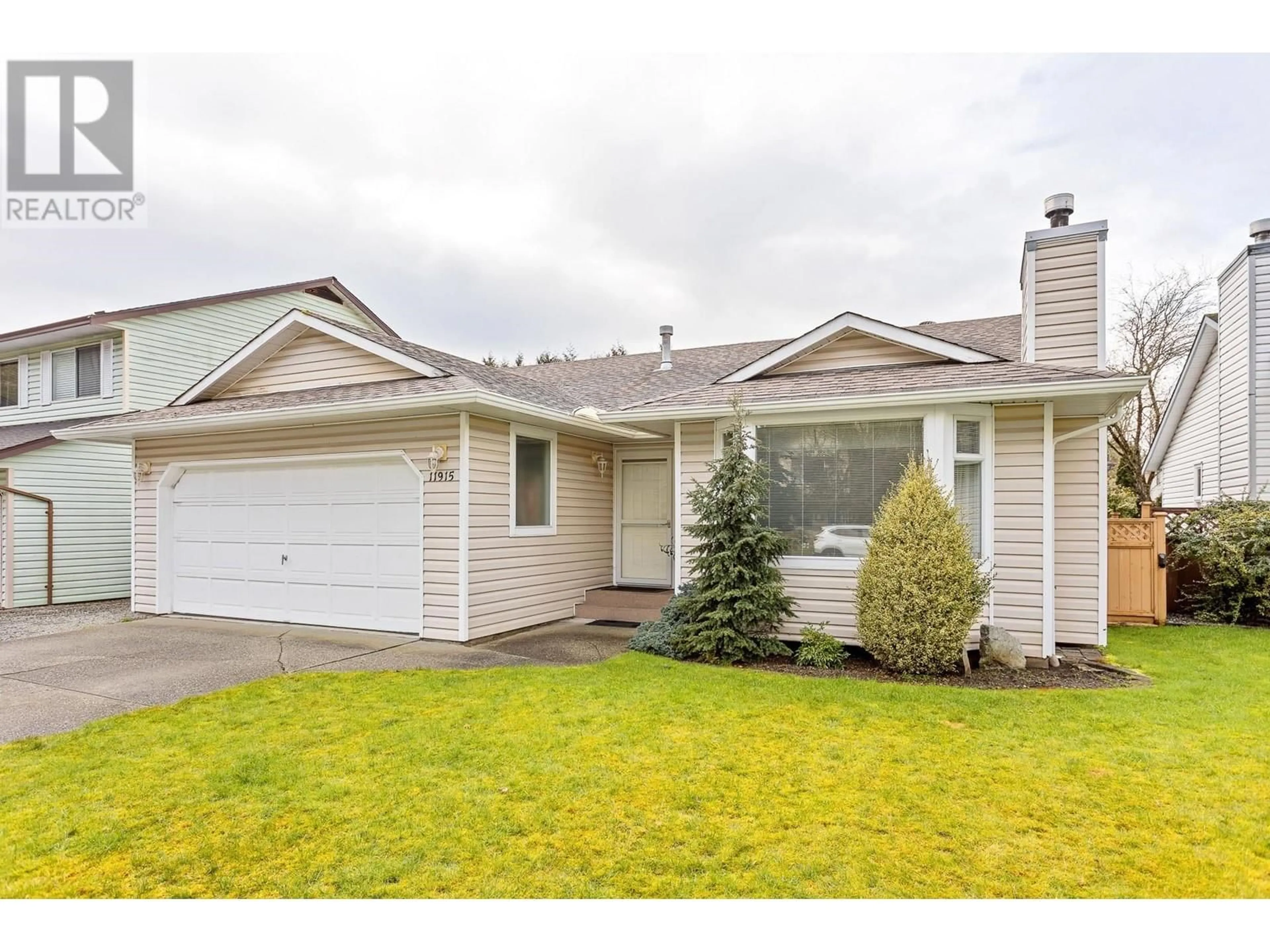 Home with vinyl exterior material, street for 11915 237A STREET, Maple Ridge British Columbia V4R1V9